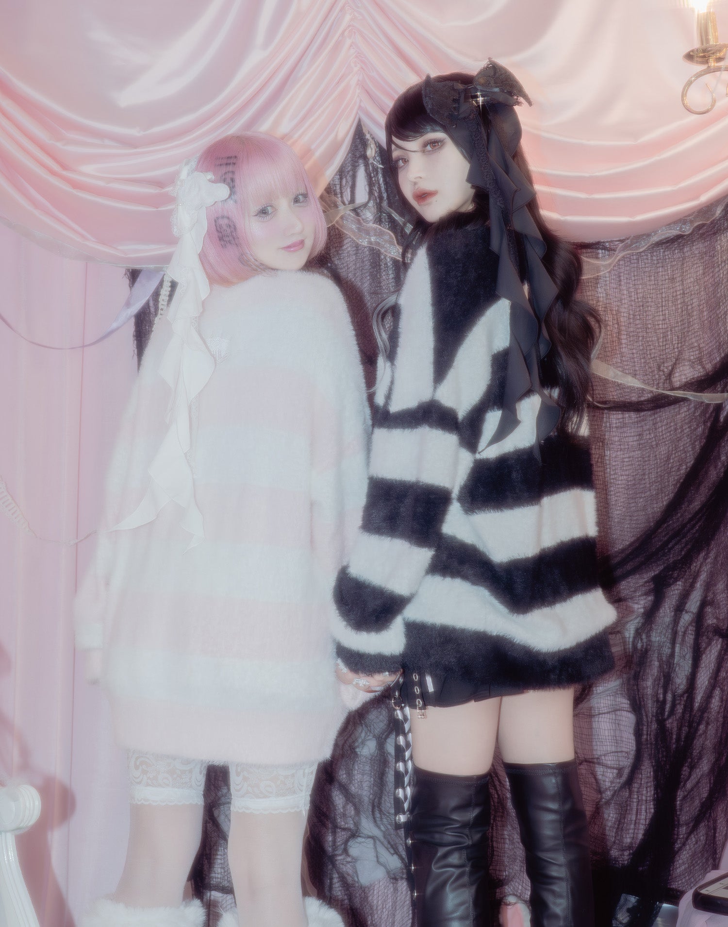 AVENCHUMU Pierced brass knuckles border shaggy knit cardbigan