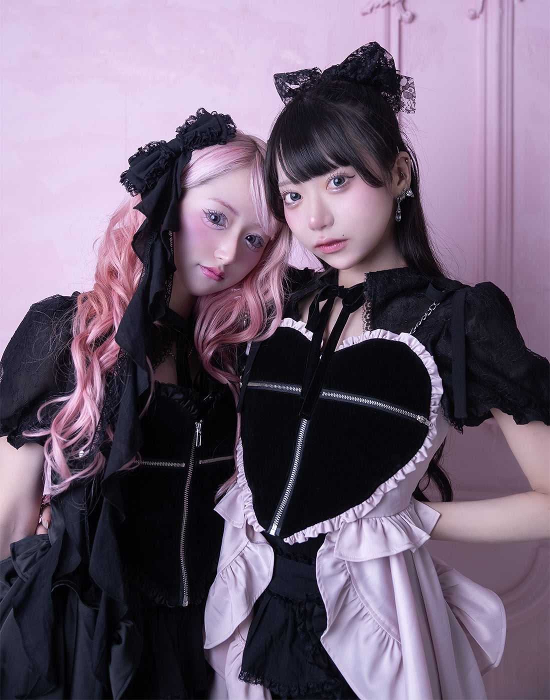 <Deliver in Late September> AVENCHUMU Zip heart ＆ chain ruffle gilet