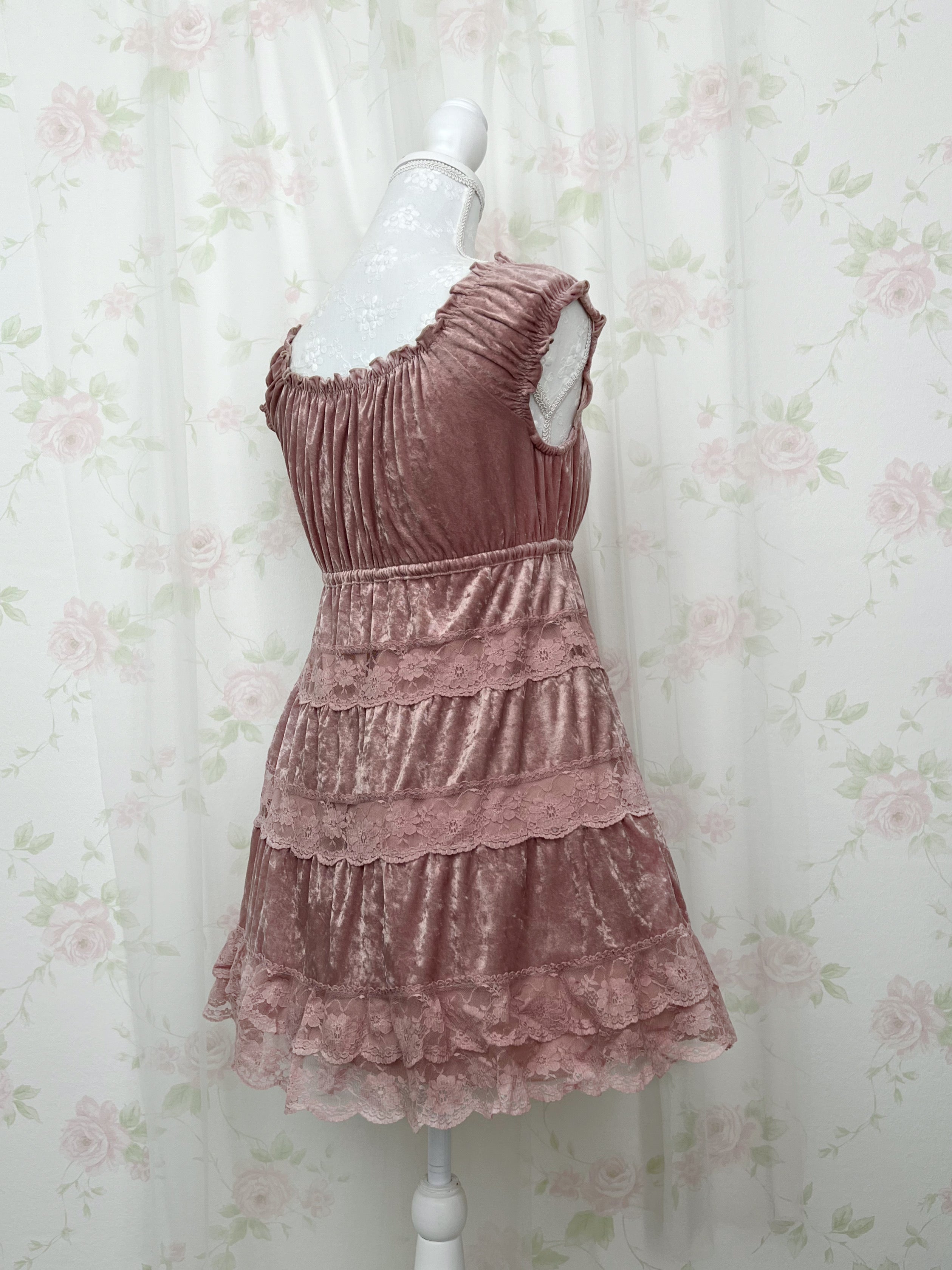 L'EST ROSE Velvet Lace Dress (Antique Pink)