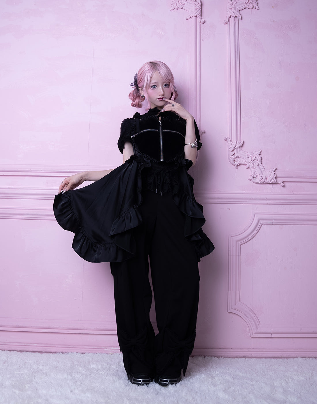 <Deliver in Late September> AVENCHUMU Zip heart ＆ chain ruffle gilet