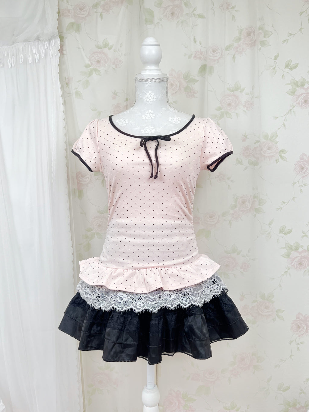 Polka dot Lace Ruffled Hem T-shirt (Pink)
