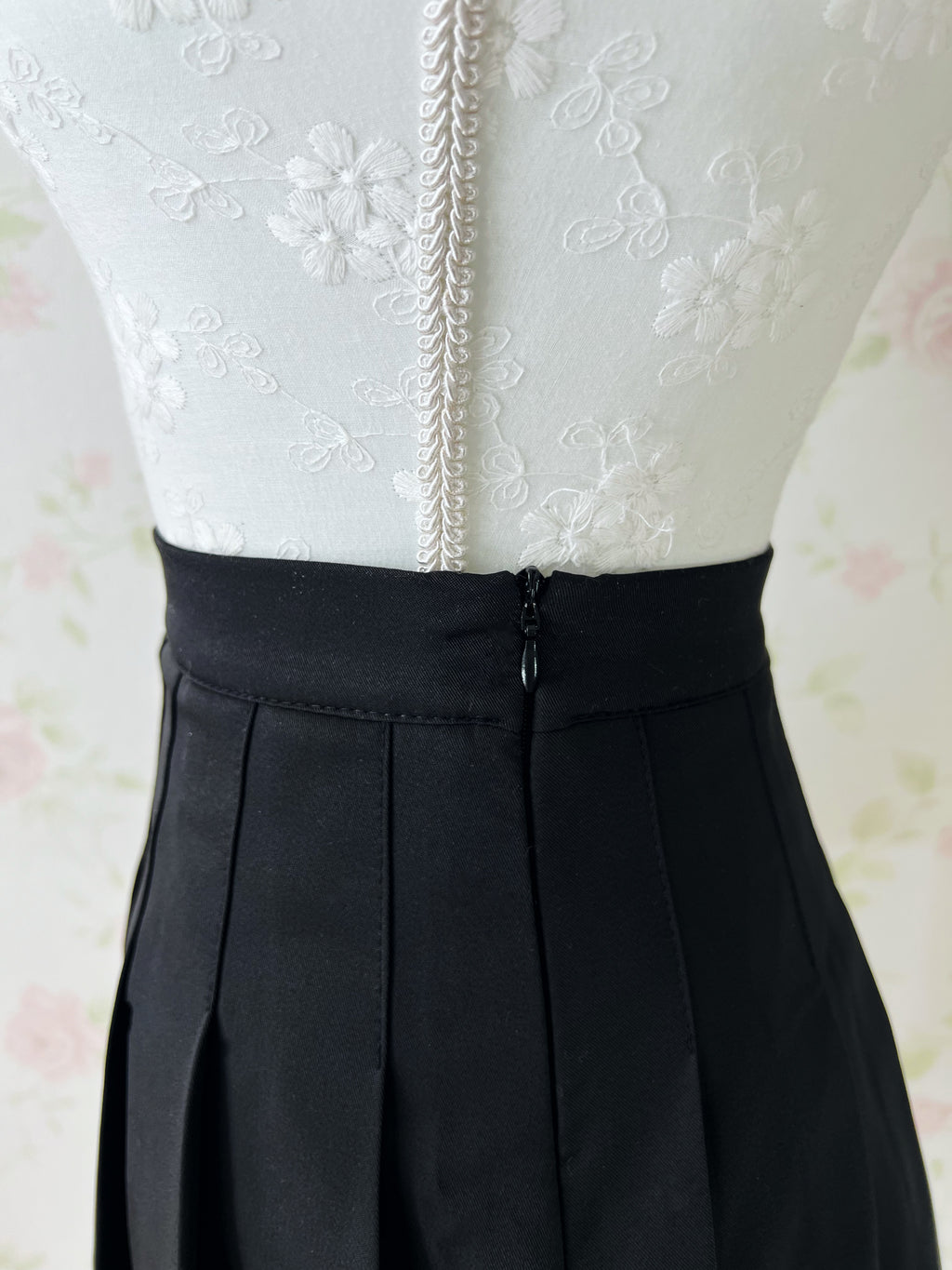 Newlyme Yumetenbo Pleated Skirt (Black)