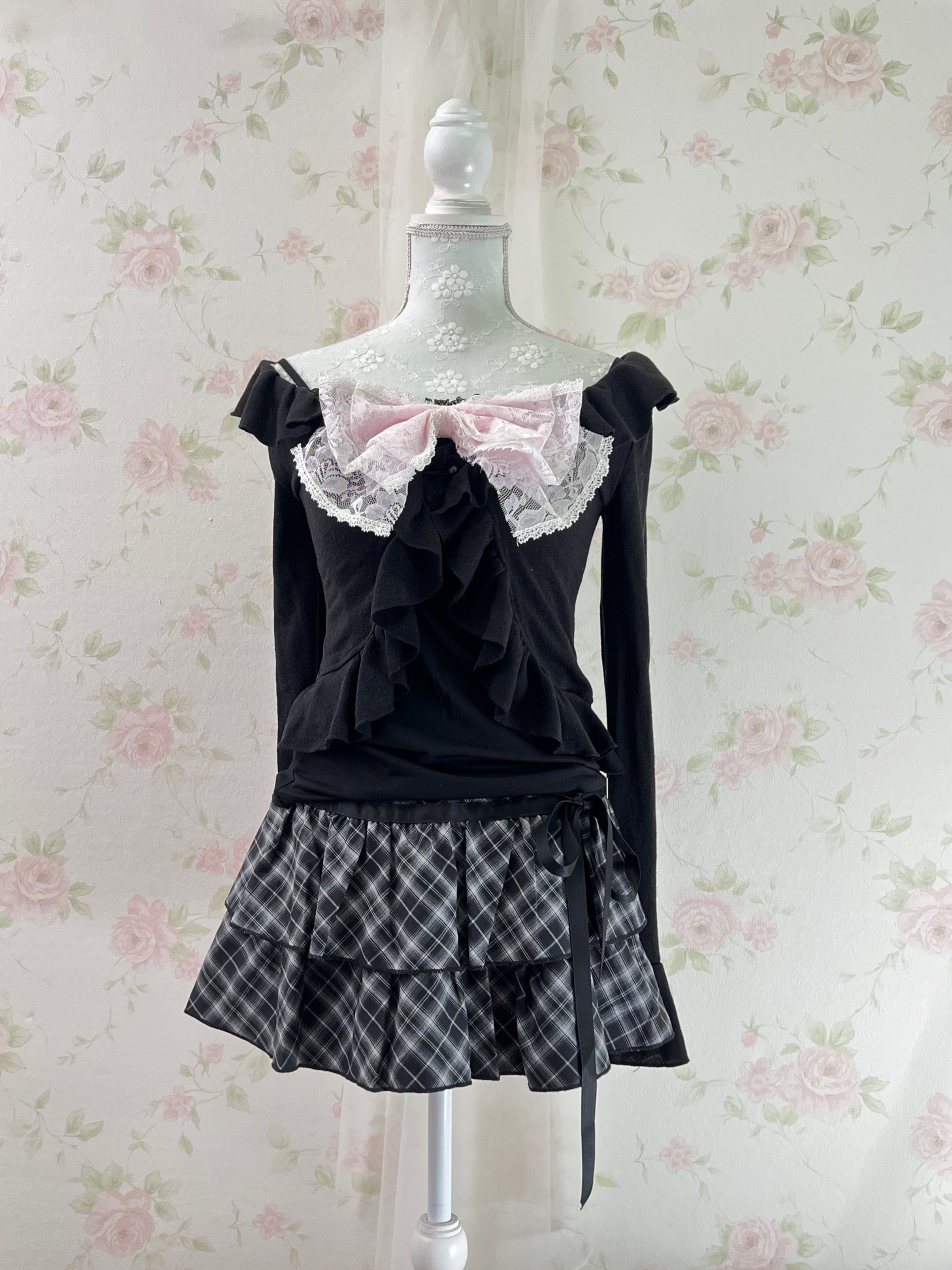 Ruffled V Neck Cardigan (Black)