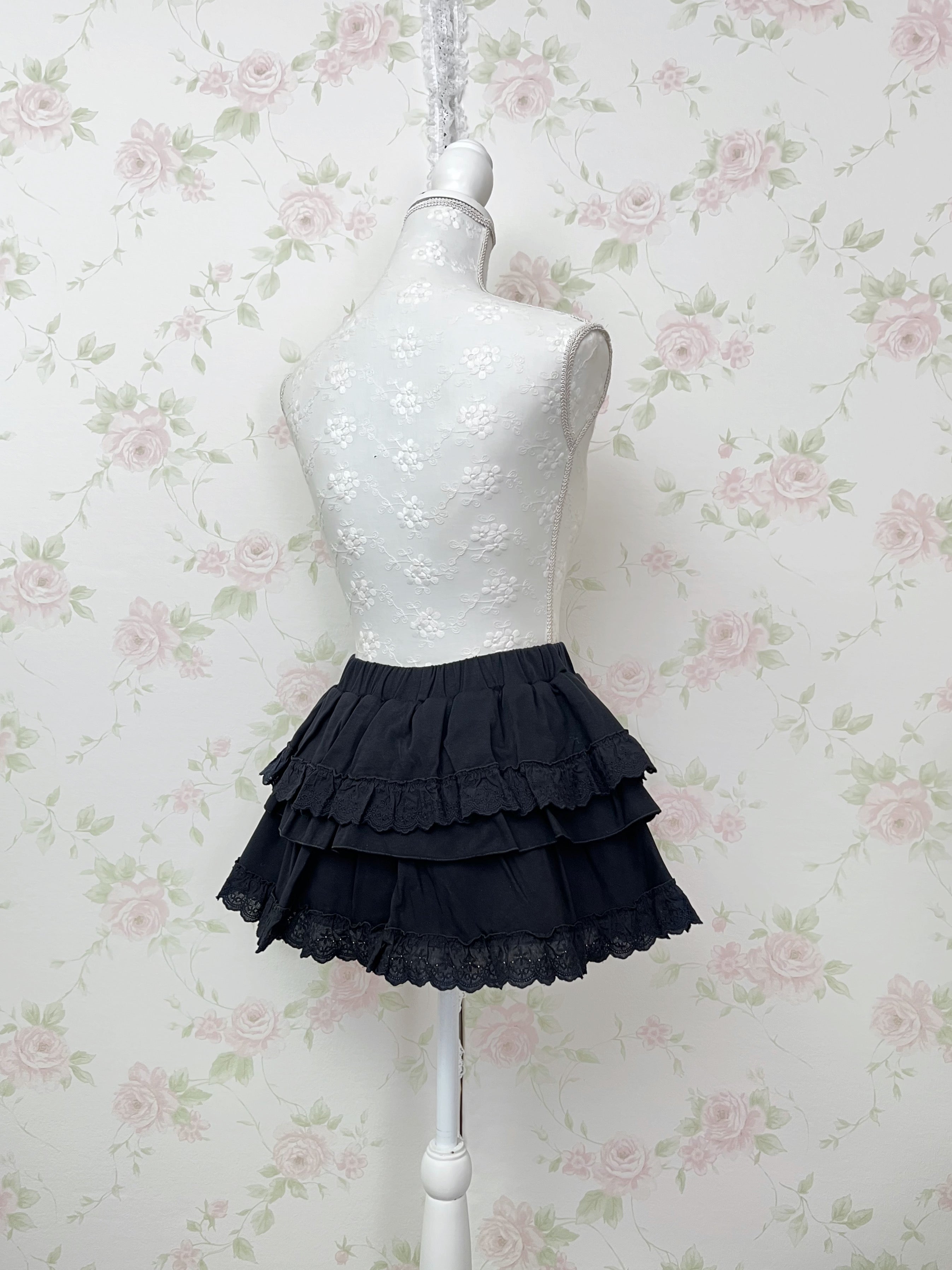 Cotton Lace Ruffled Tiered Skirt (Black)