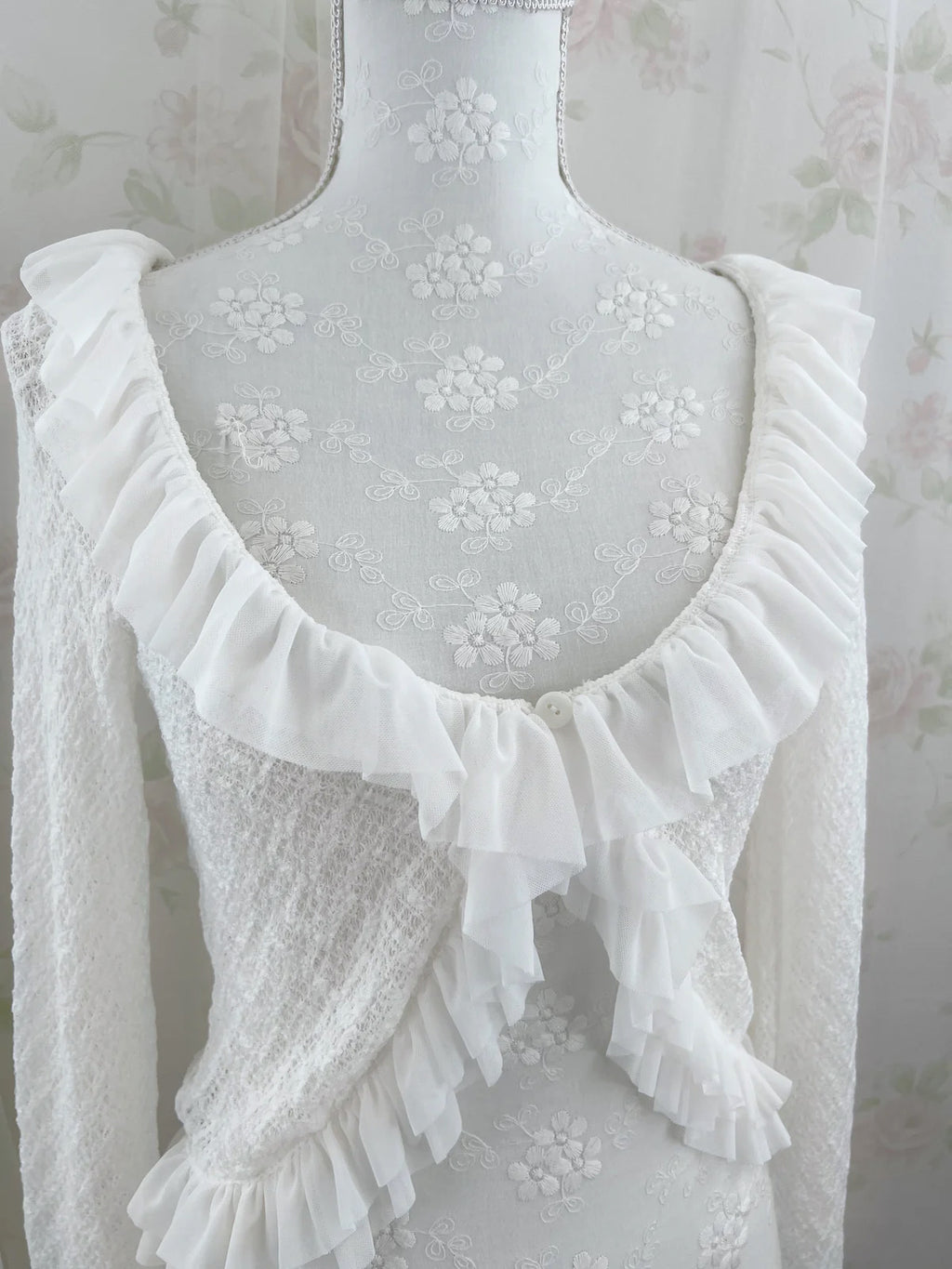 (Pre-order) passion room Frilled Cardigan (White)
