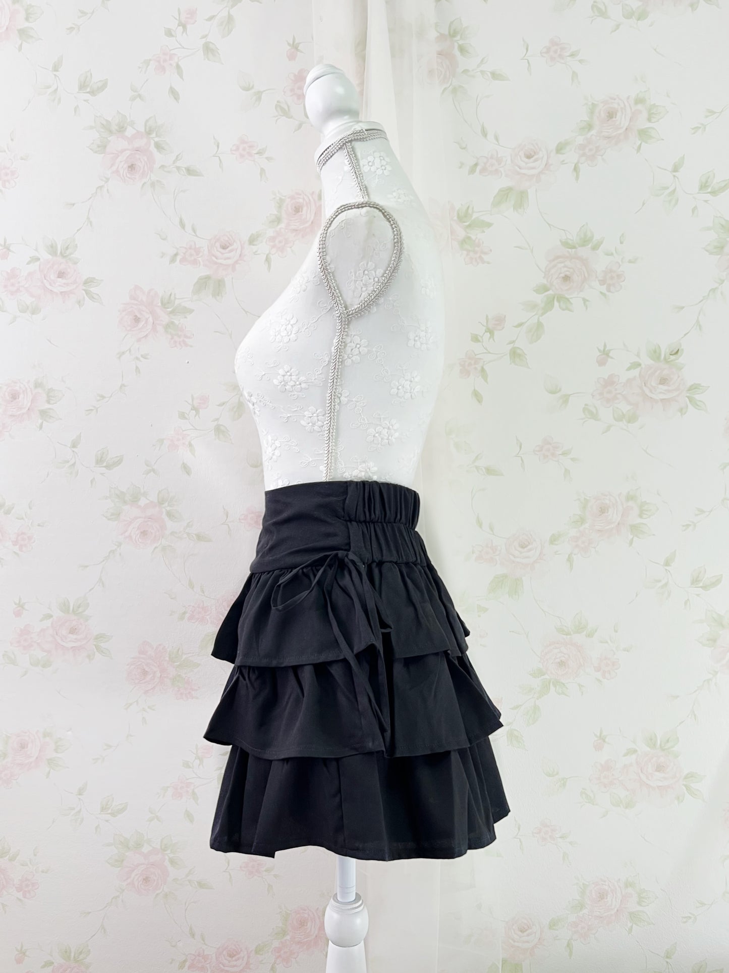 GRL Side Bow Tiered Skirt (Black)