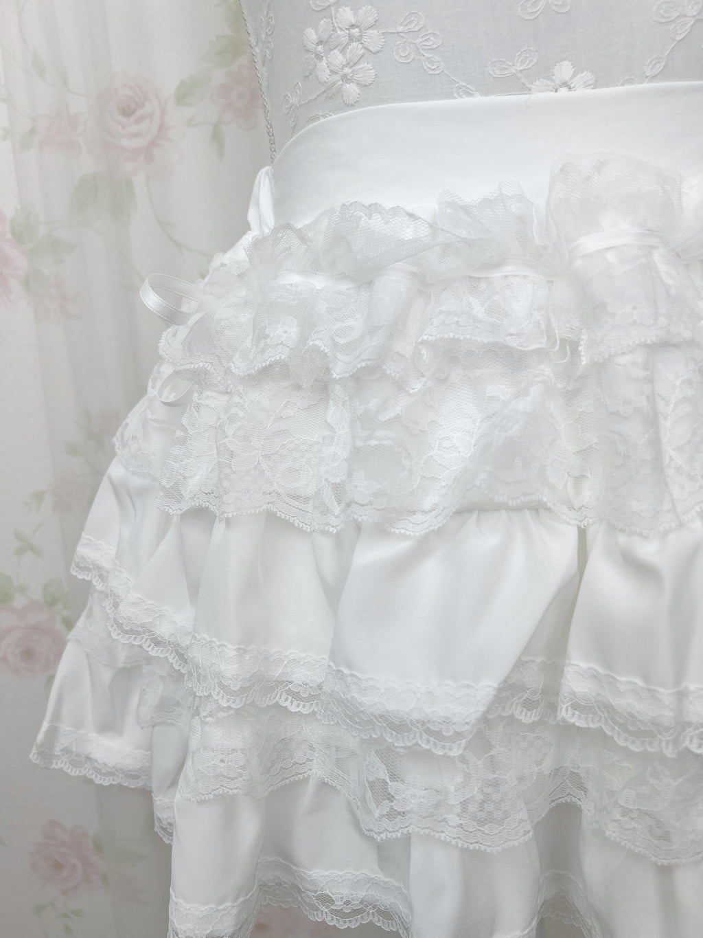 Side Bow Lacy Tired Skirt (White)