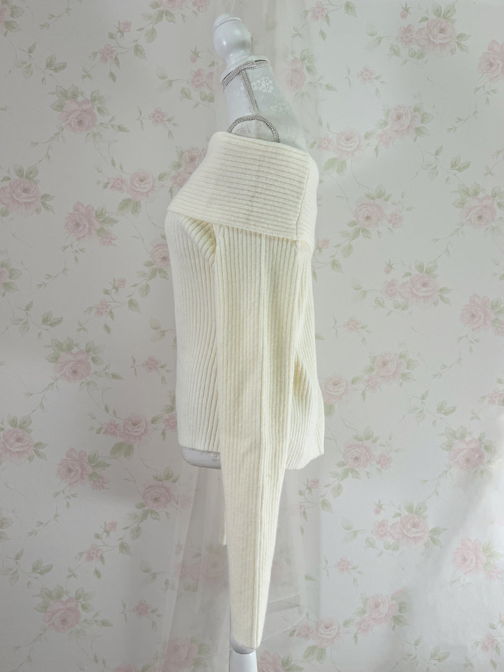 Shoujo Off Shoulder Sweater (Ivory)