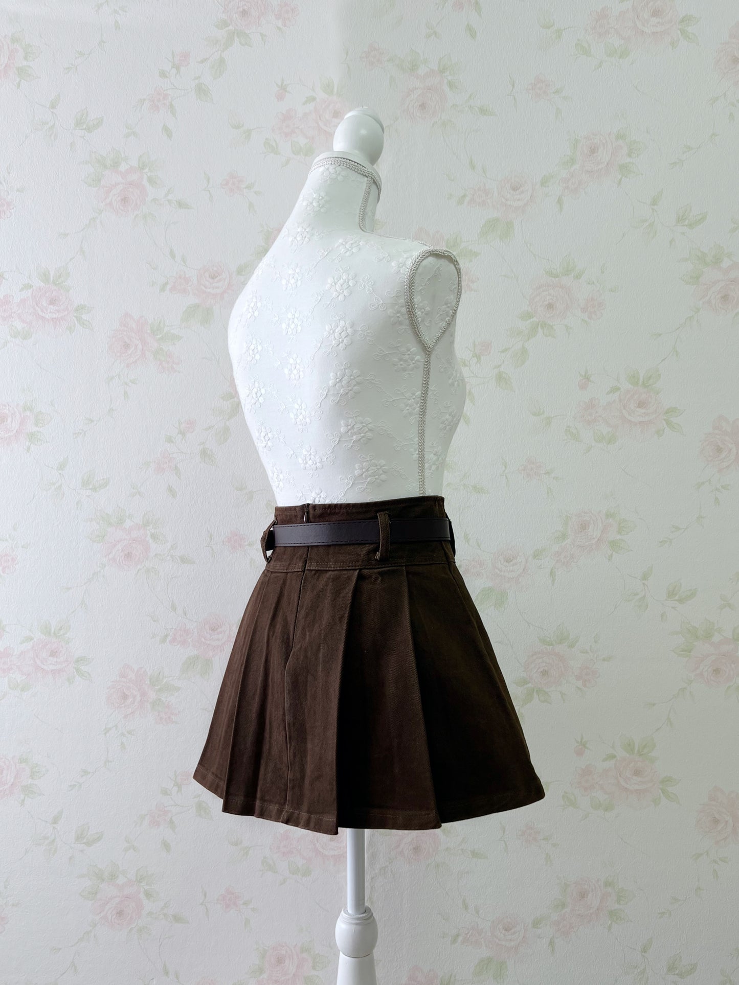 SPINNS ATTITUDE MAKES STYLE Pleated Belt Skirt (Brown)