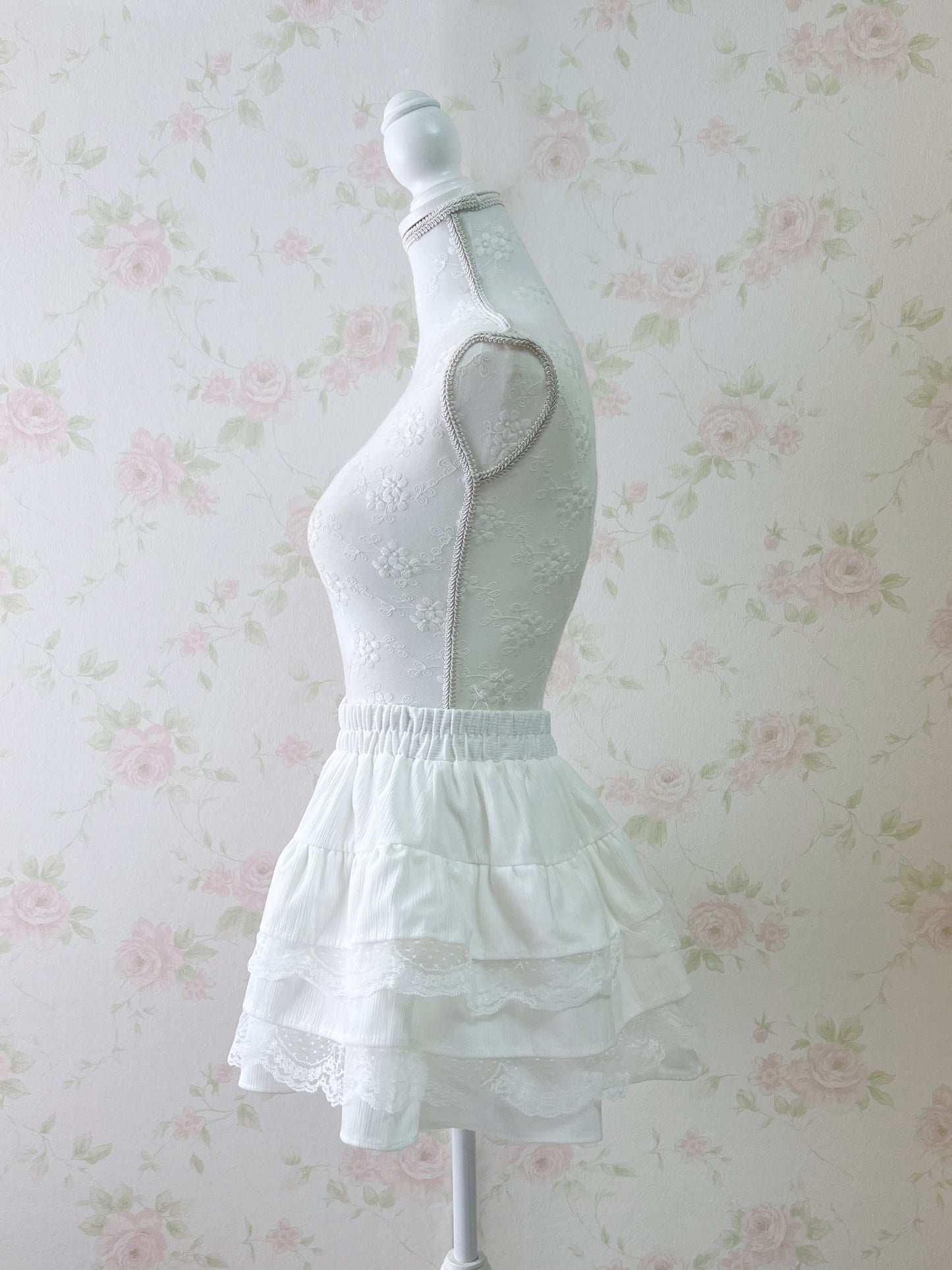 (10% OFF) GRL Multiple Layered Lace Hem Skirt (White)