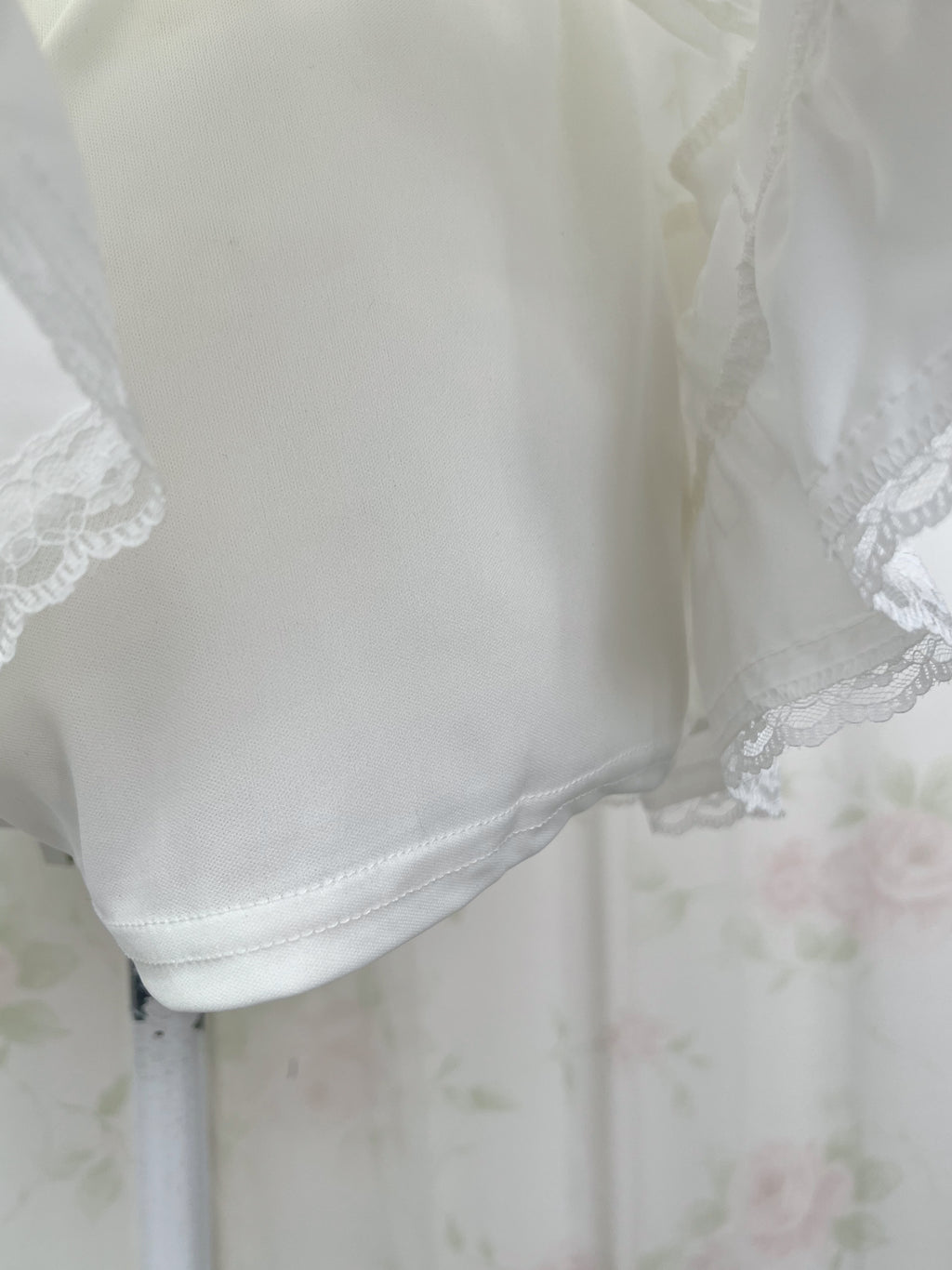 Side Bow Lacy Tired Skirt (White)