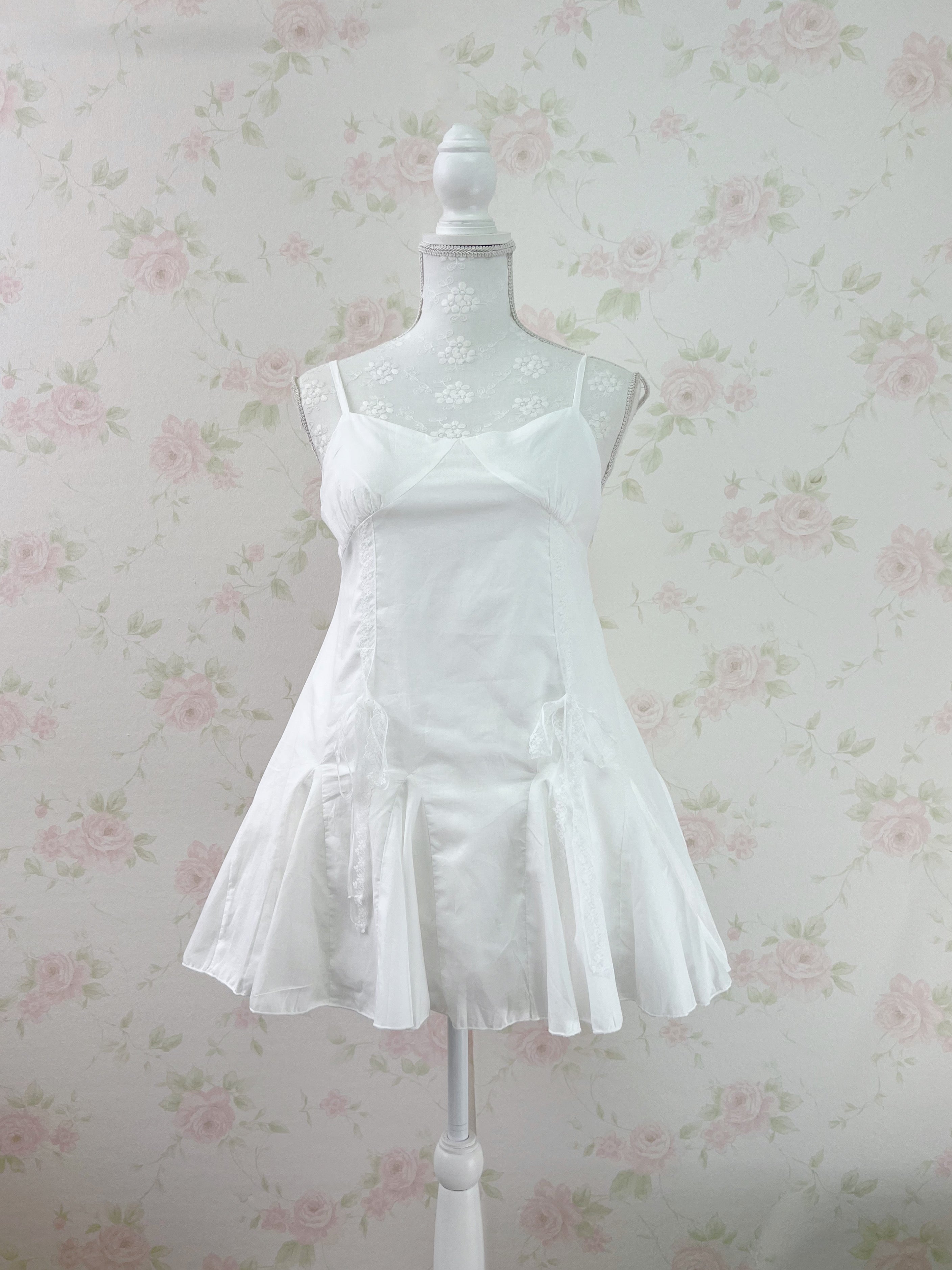 Side Lacy Bow Camisole Cotton Dress (White)