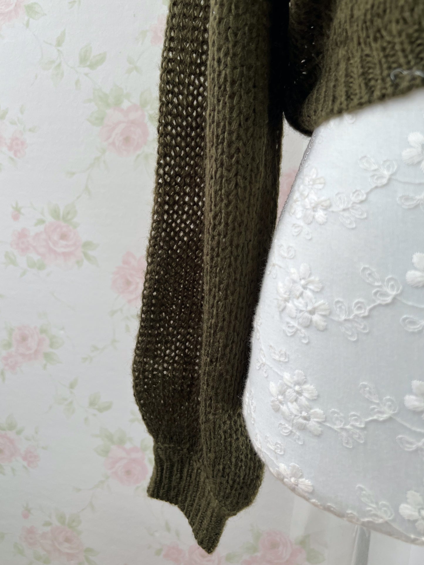 Loose Sleeve Short Sweater (Matcha Khaki)