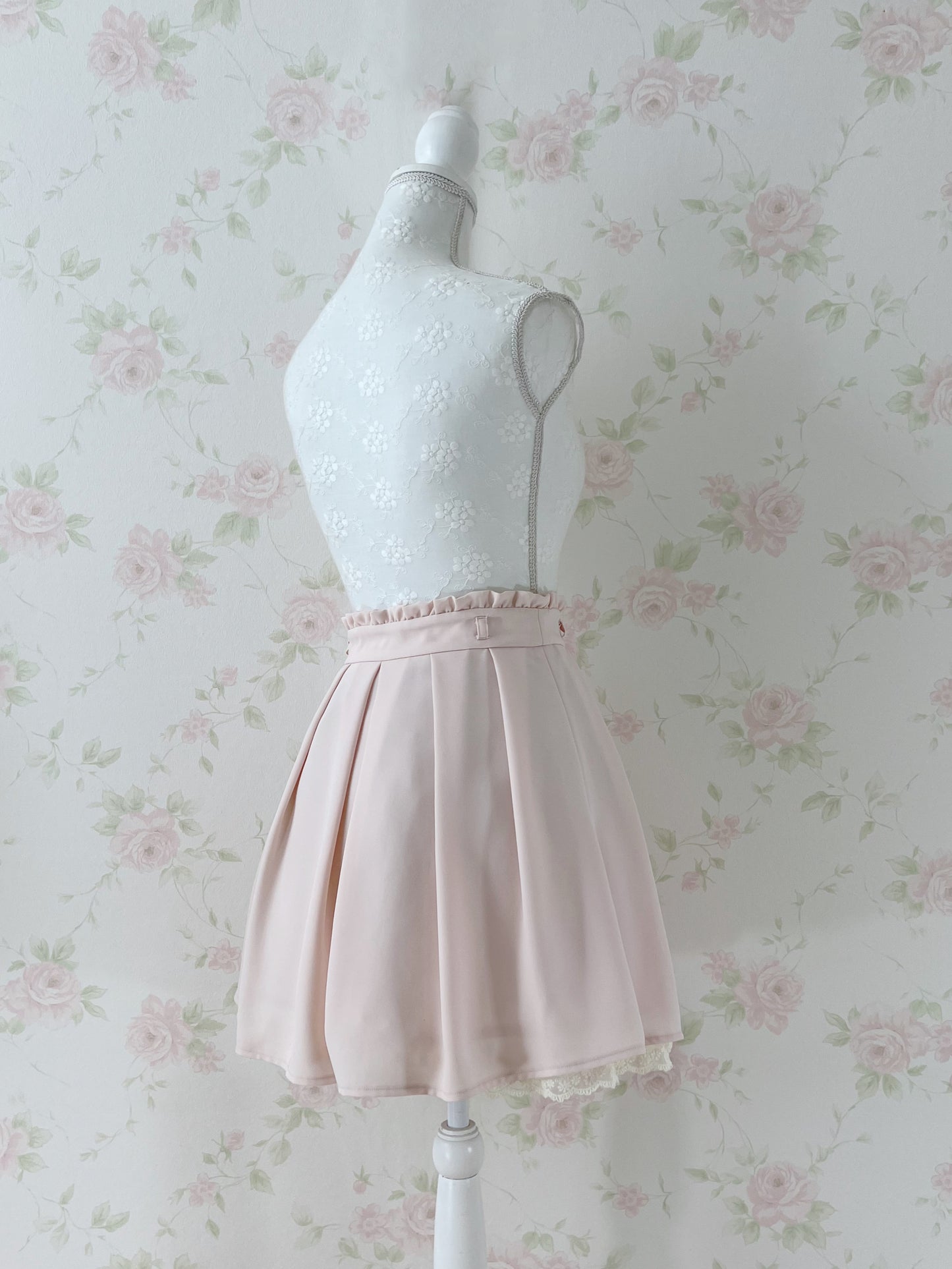 LODISPOTTO Pleated Lace Hem Skirt (Baby Pink)
