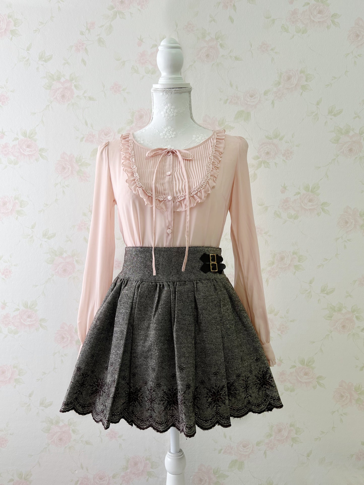L’EST ROSE Ruffled Blouse (Pink Beige)