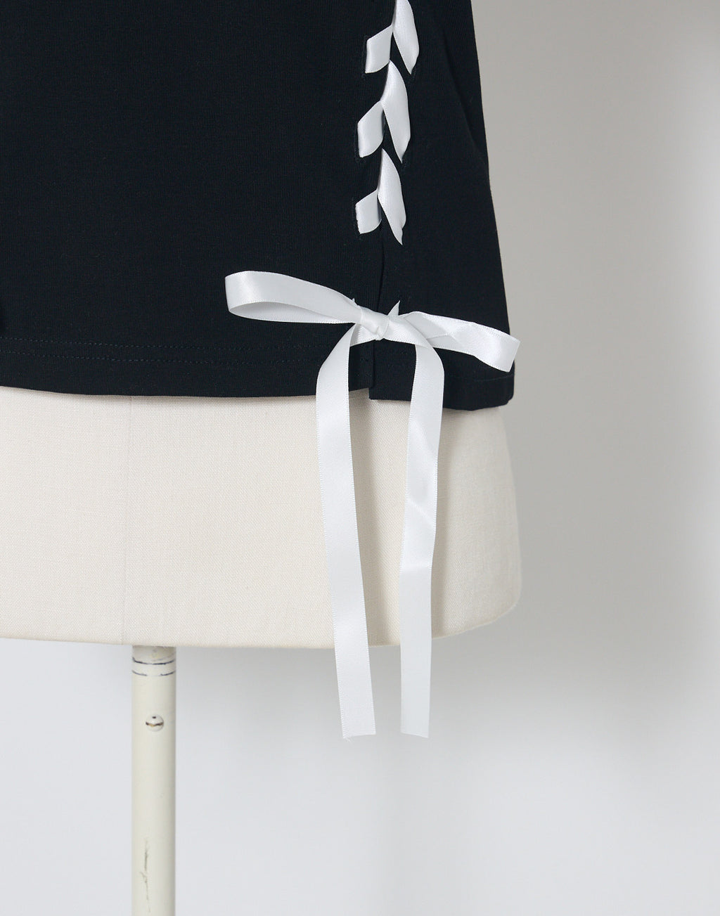 mellfy memory Twin lace-up ribbon puff T-shirt