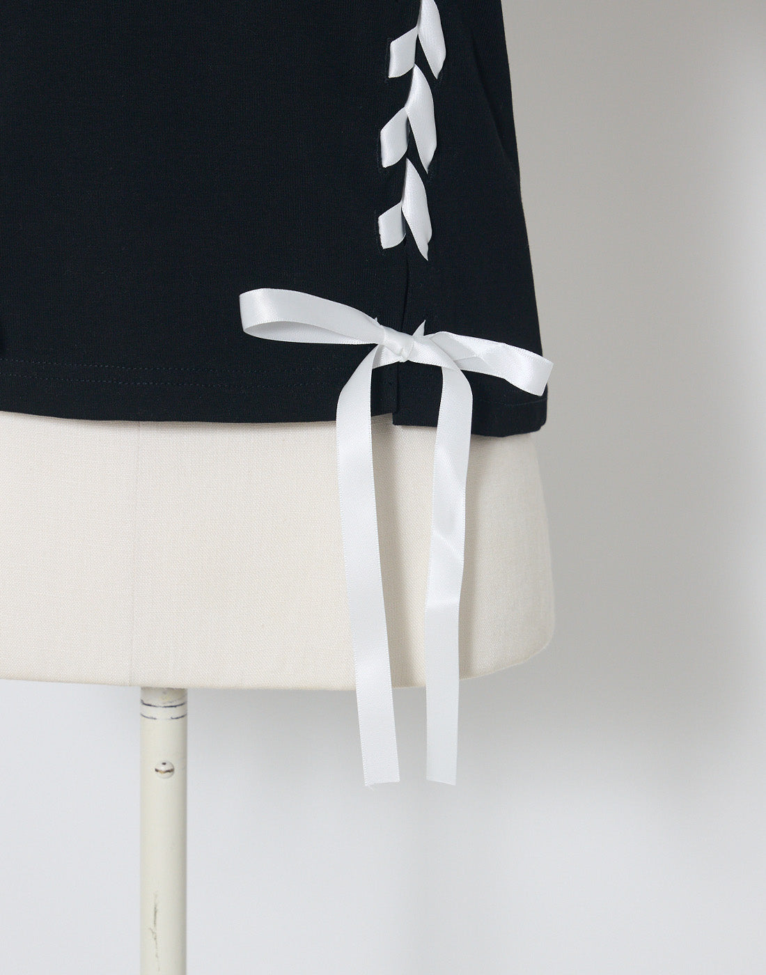 mellfy memory Twin lace-up ribbon puff T-shirt