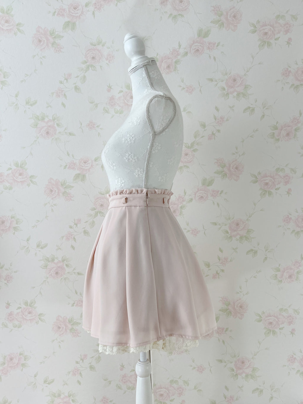 LODISPOTTO Pleated Lace Hem Skirt (Baby Pink)