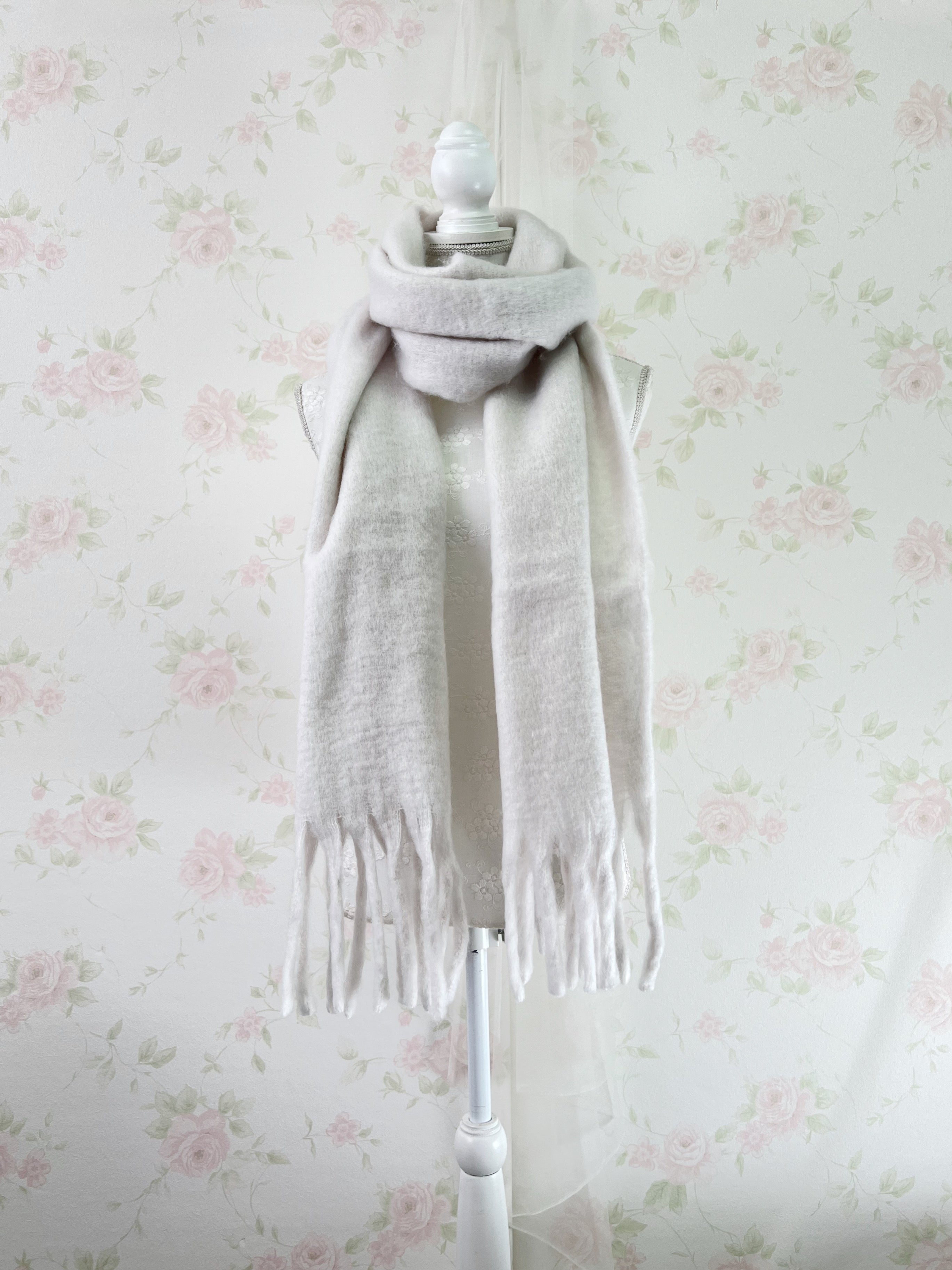 Marshmallow Scarf (Grayish White)
