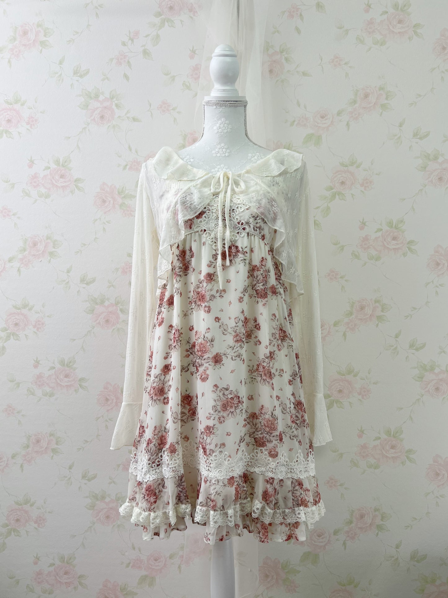 L'EST ROSE Front Lace Floral Dress