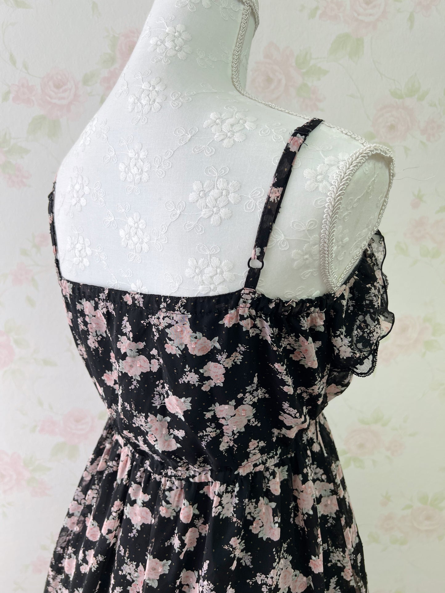 L’EST ROSE Petite Floral Camisole Dress (Black)