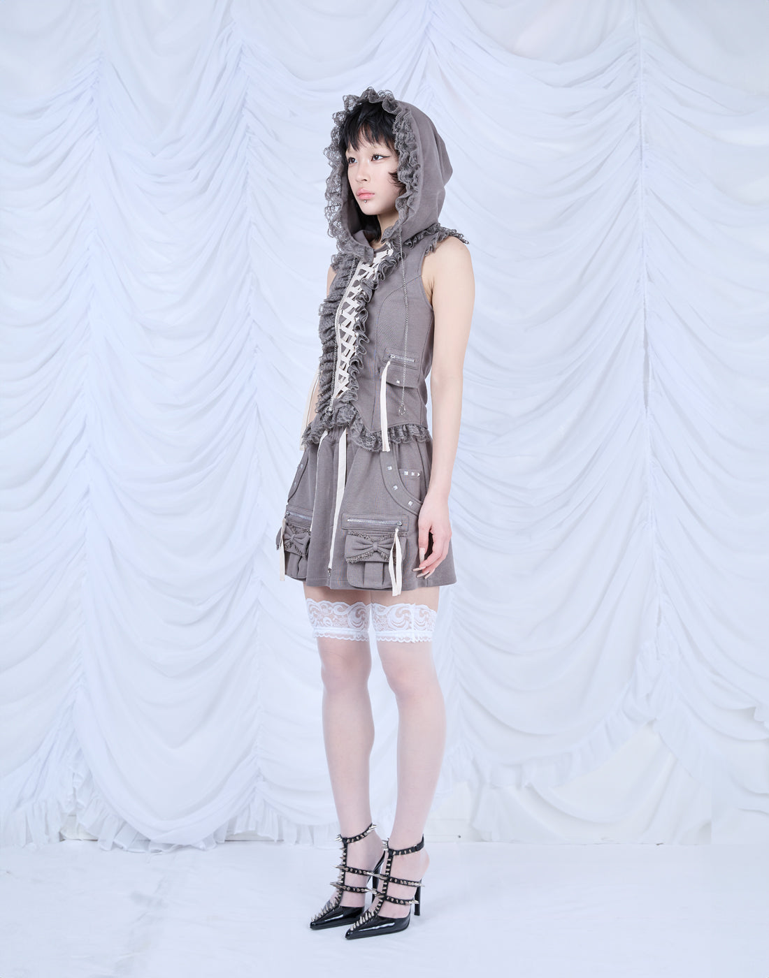AVENCHUMU Lace-up frilled lace sleeveless hoodie