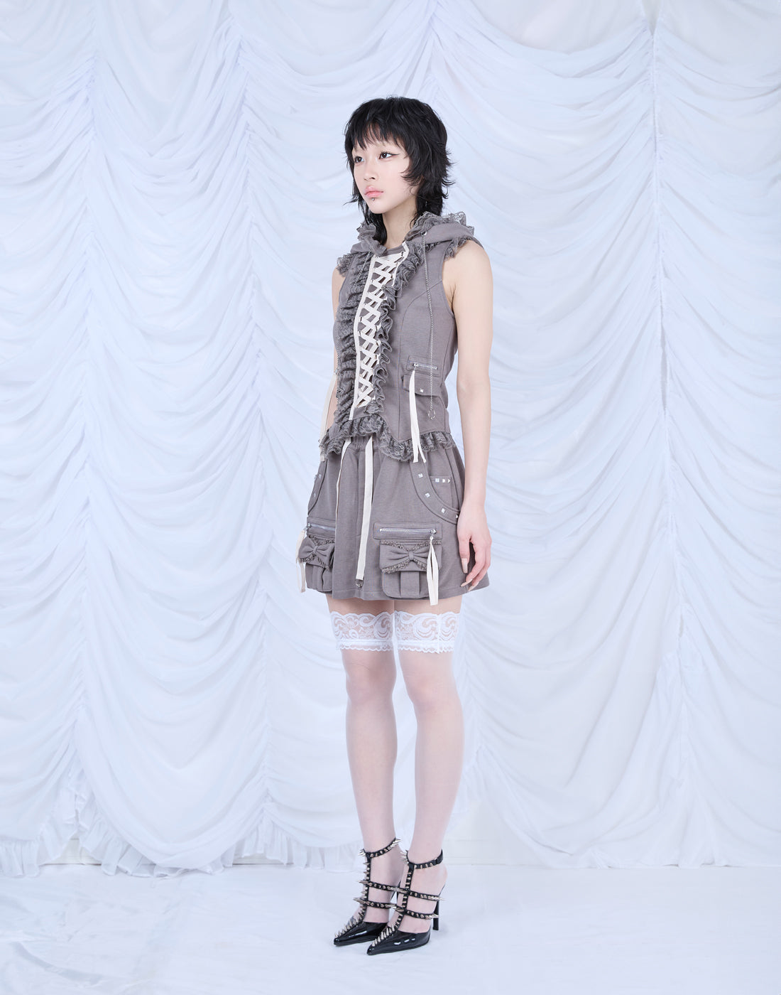 AVENCHUMU Lace-up frilled lace sleeveless hoodie