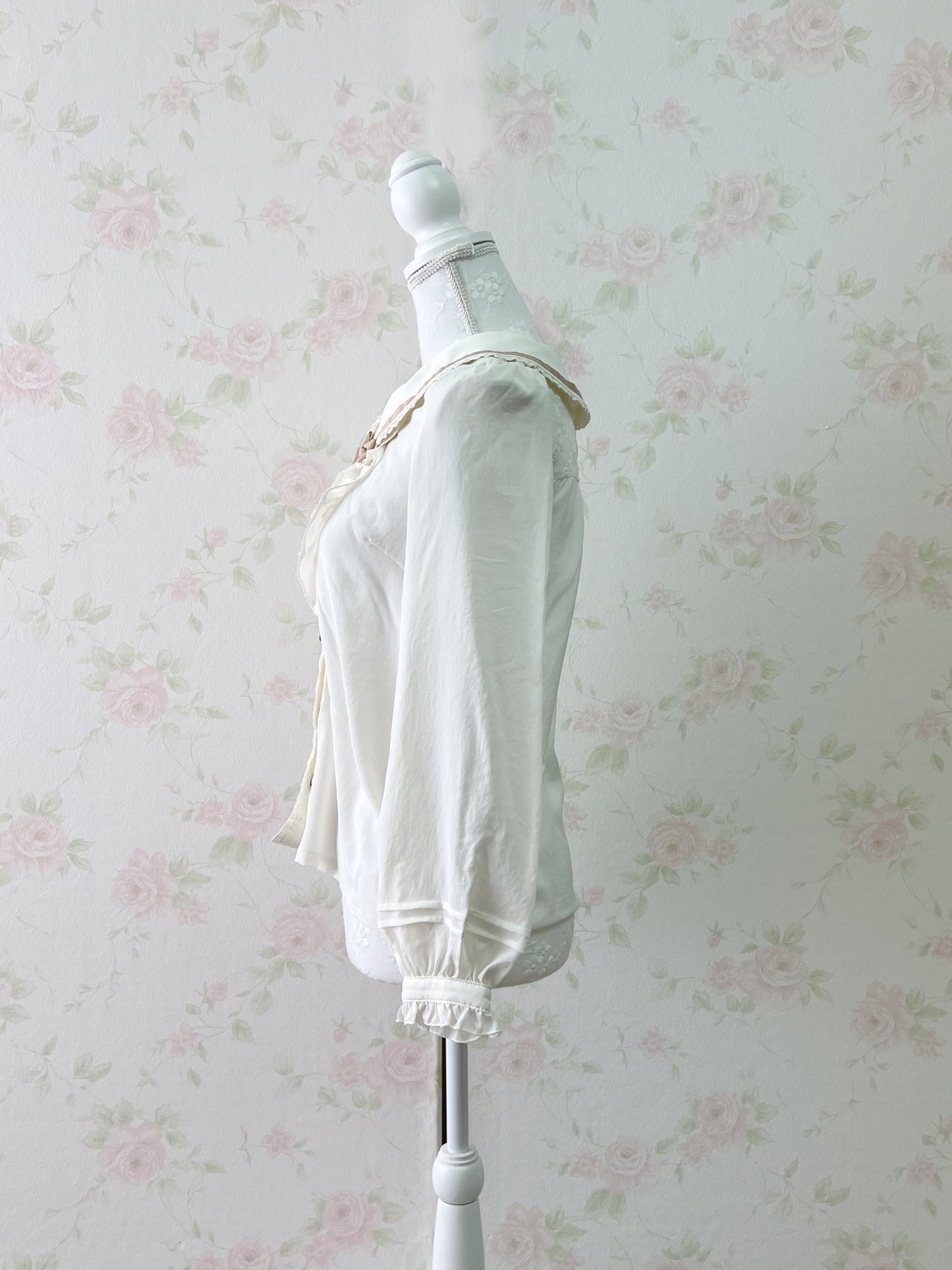 LIZ LISA Side Bow Long Sleeved Blouse