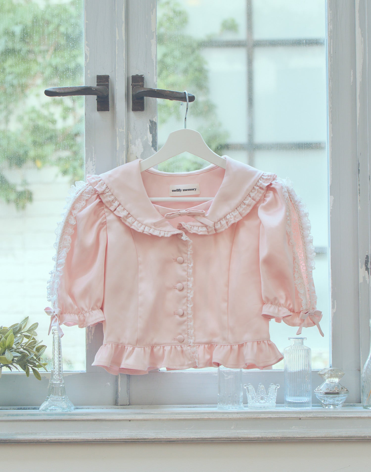 (Pre-order) mellfy memory Lace sleeves sweet satin blouse