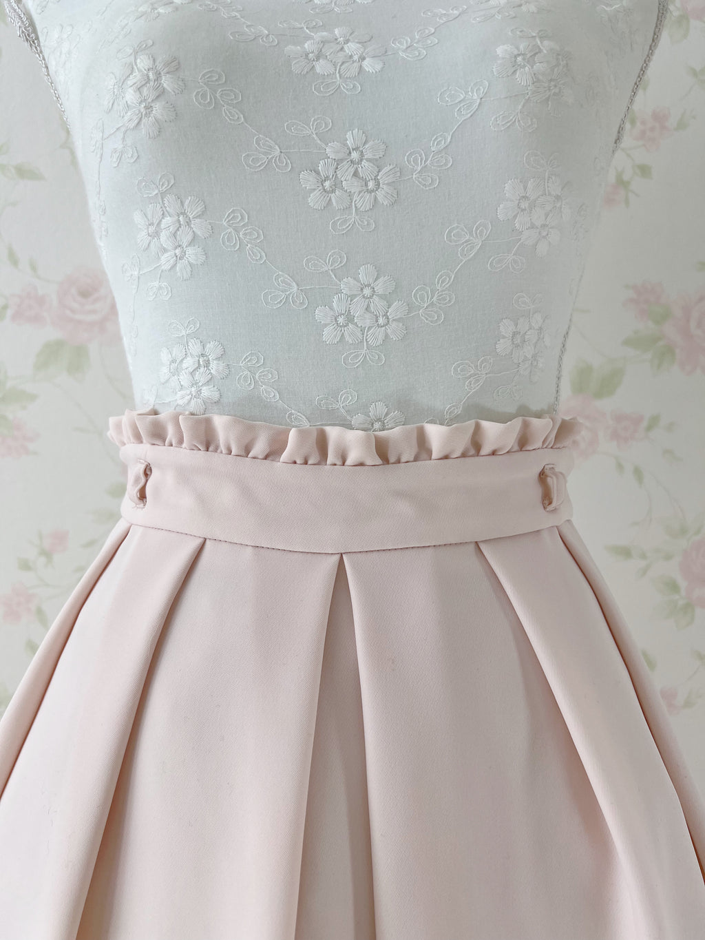 LODISPOTTO Pleated Lace Hem Skirt (Baby Pink)