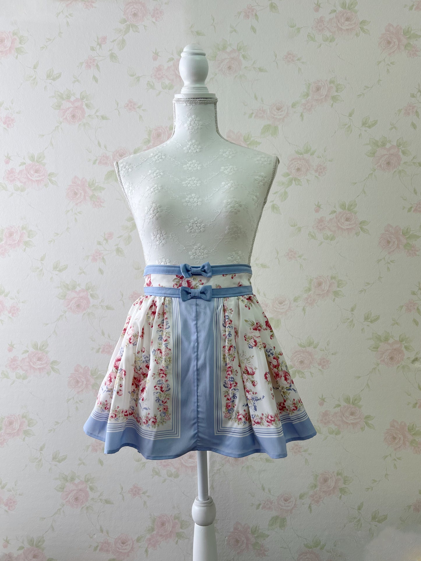 (21% OFF) LIZ LISA Double Ribbon Rose Sukapan