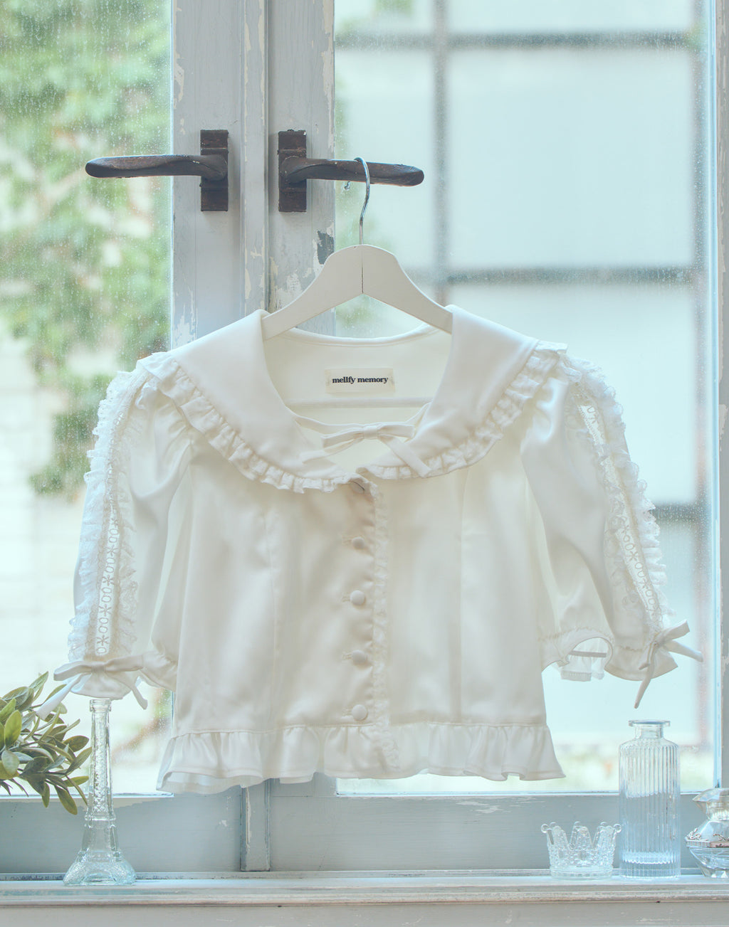 (Pre-order) mellfy memory Lace sleeves sweet satin blouse