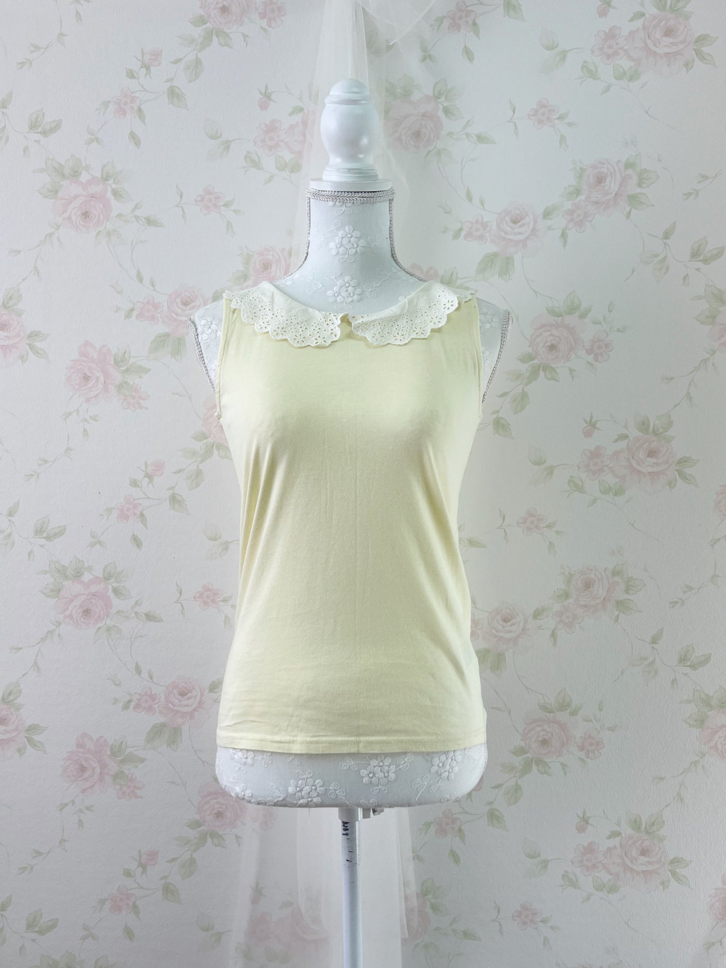 earth music&ecology Lace Collar Tank Top (Baby Yellow)