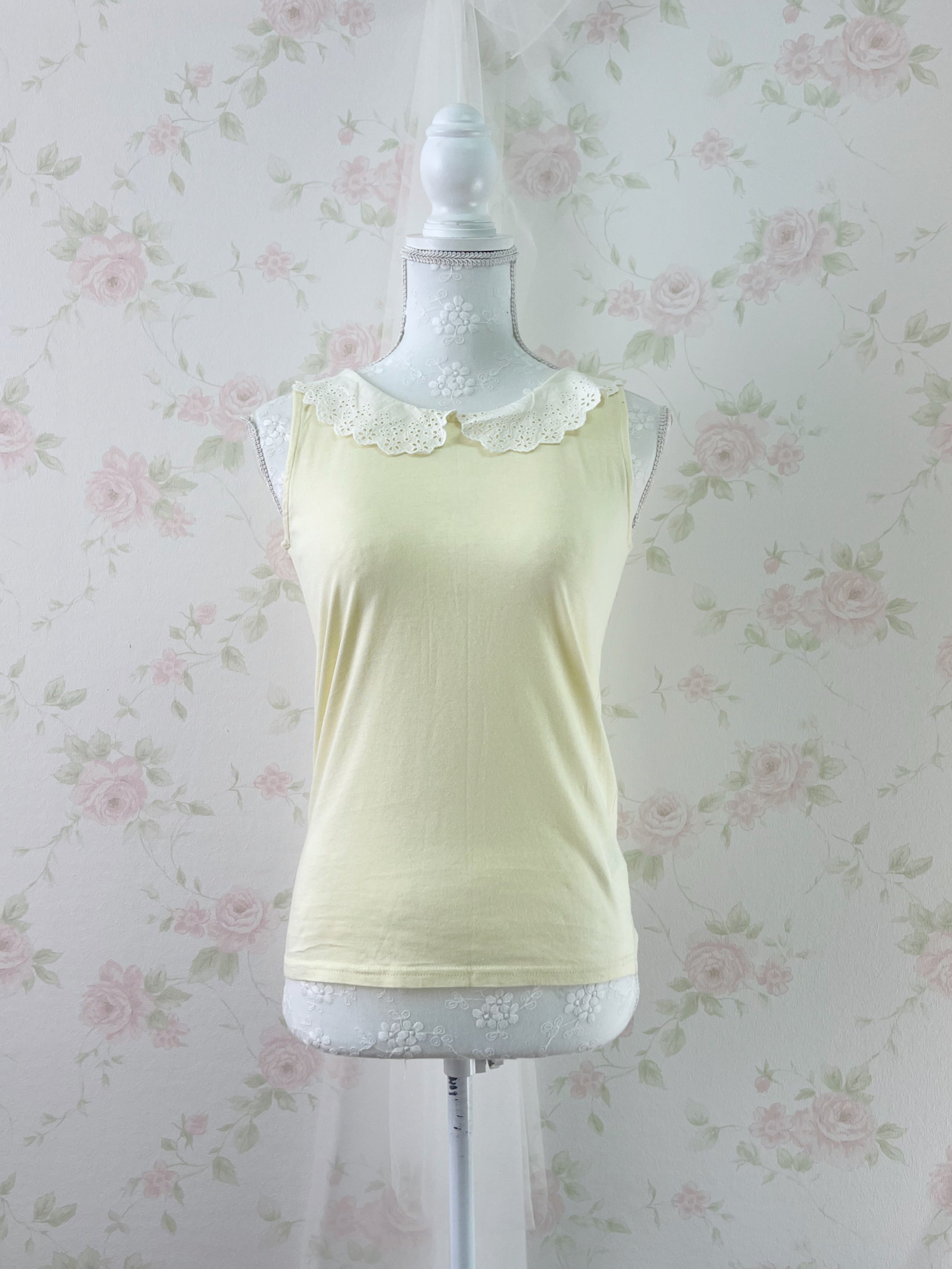 earth music&ecology Lace Collar Tank Top (Baby Yellow)