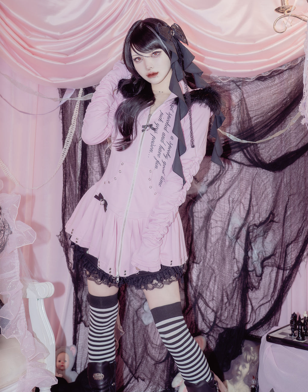 AVENCHUMU Pleated devil zip hoodie