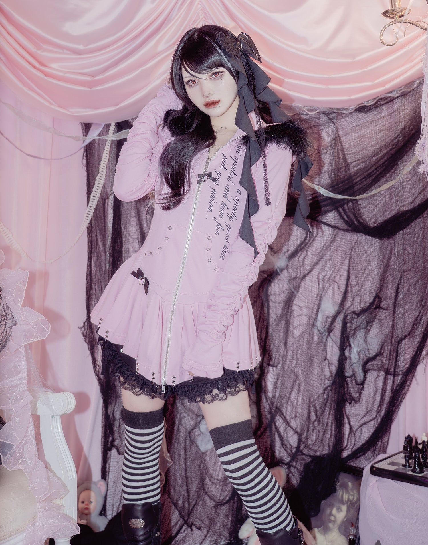 AVENCHUMU Pleated devil zip hoodie