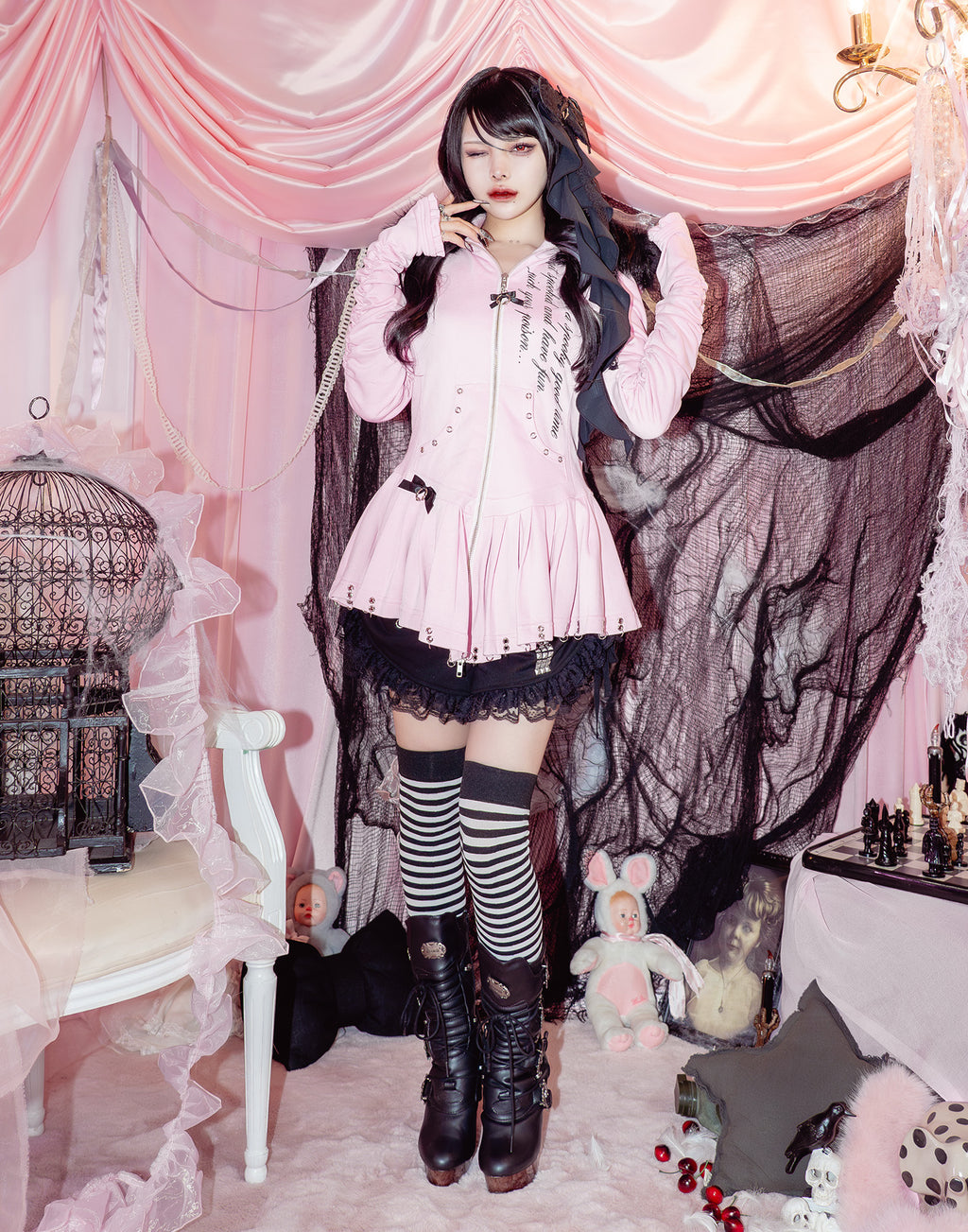 AVENCHUMU Pleated devil zip hoodie