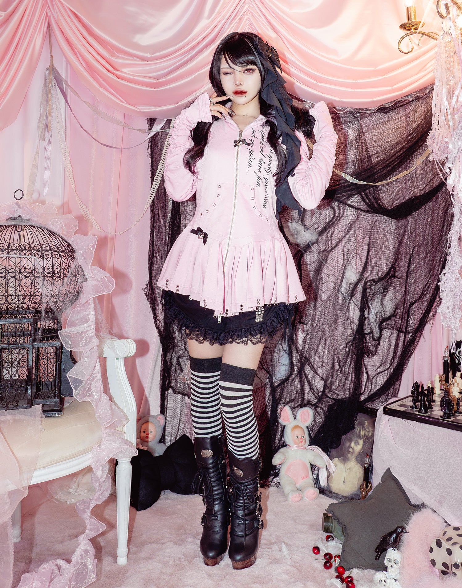 AVENCHUMU Pleated devil zip hoodie