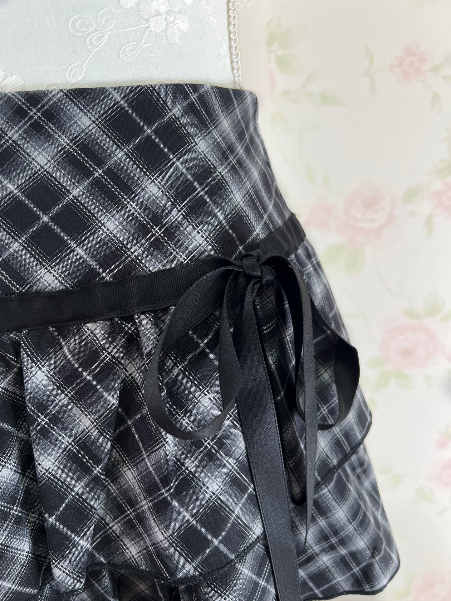 Side Bow Checked Shoujo Mini Skirt (Black)