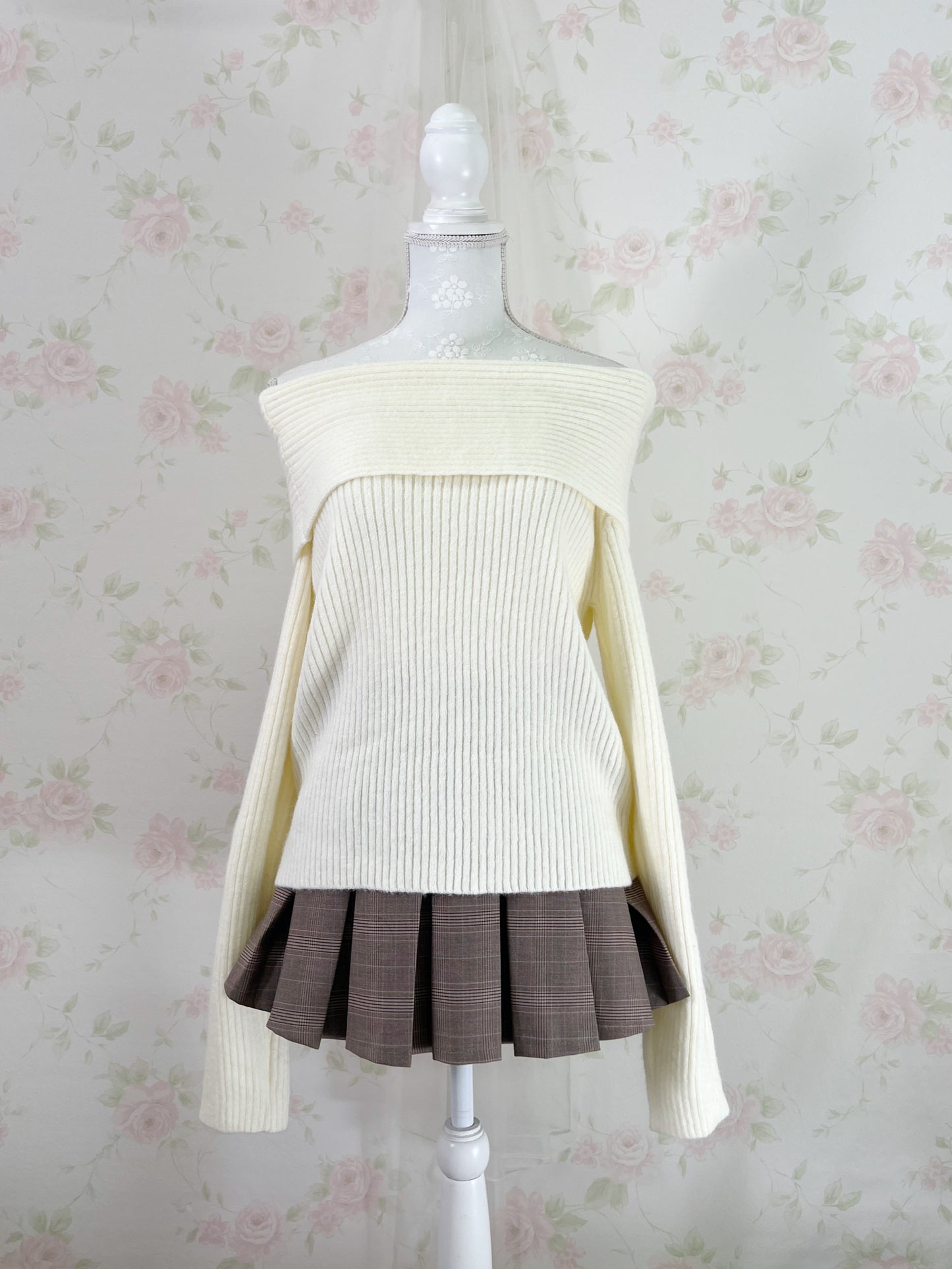 Shoujo Off Shoulder Sweater (Ivory)