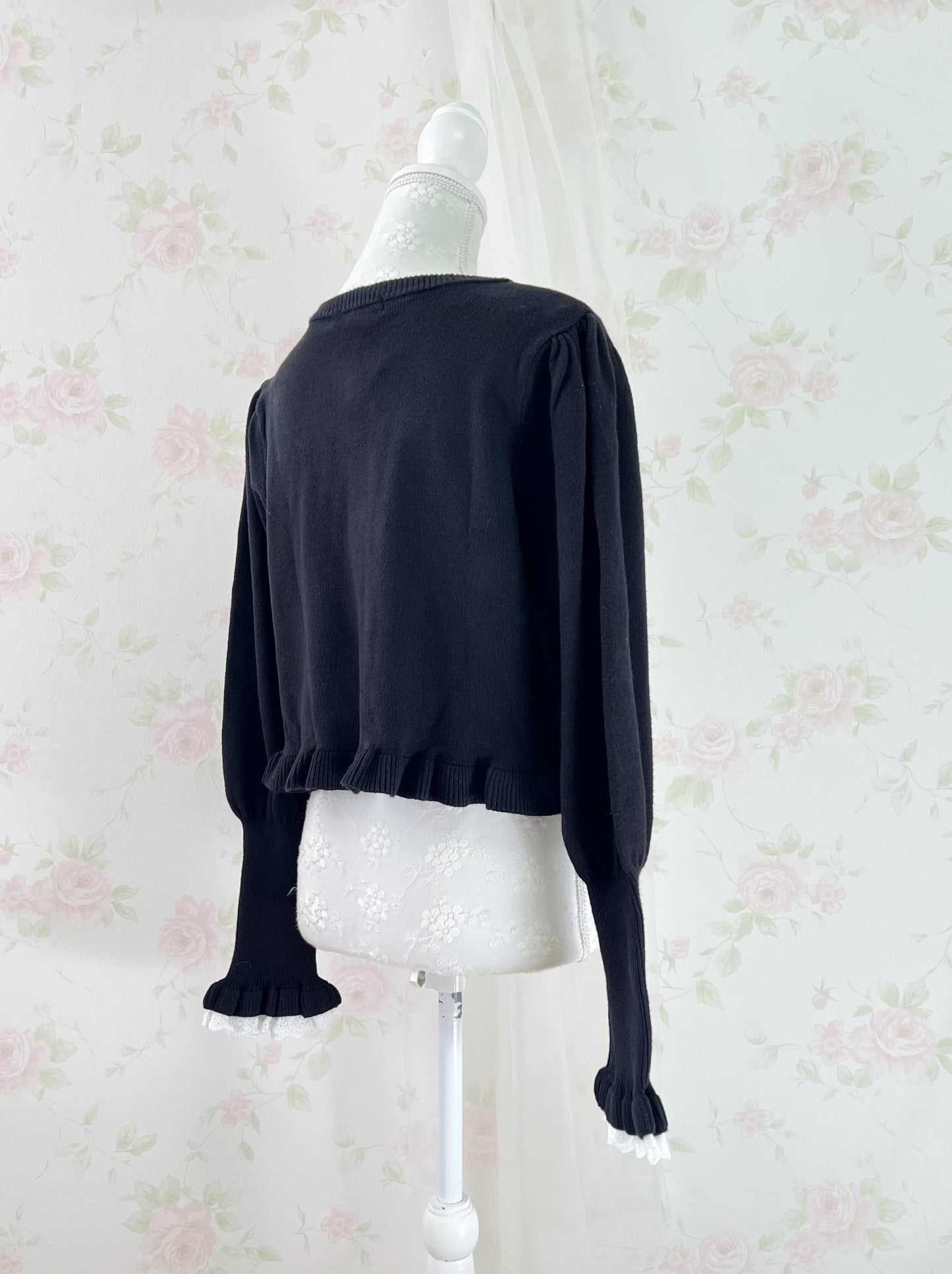 Gold Heart Button Cotton Lace Sleeve Cardigan (Black)