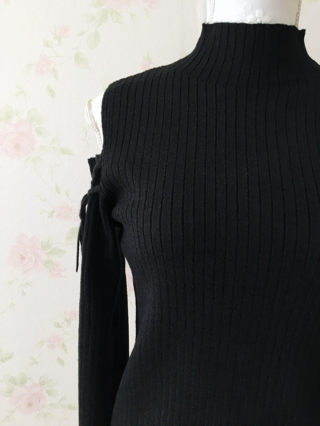 Open Shoulder String Sweater (Black)