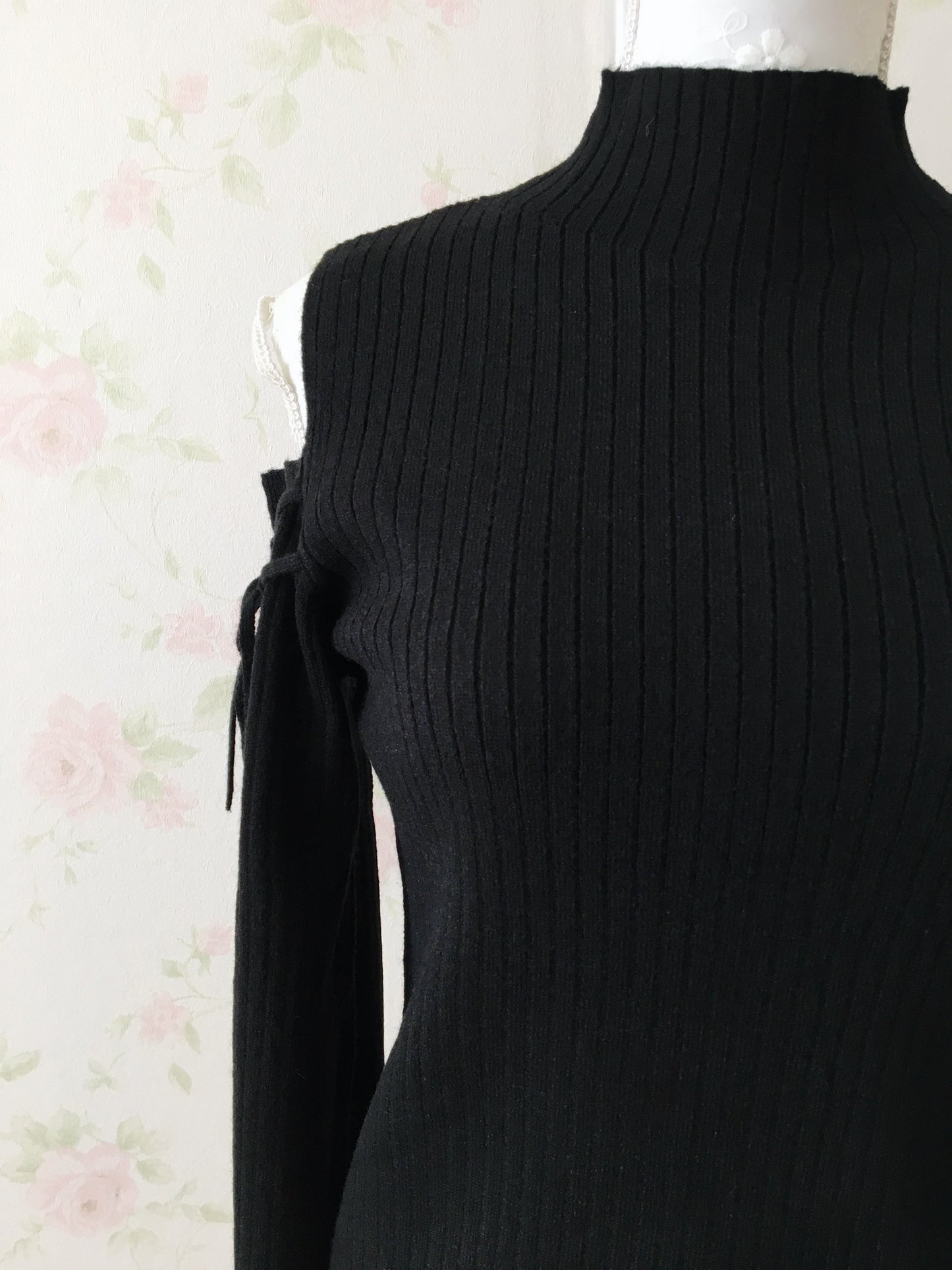 GRL Open Shoulder String Sweater (Black)