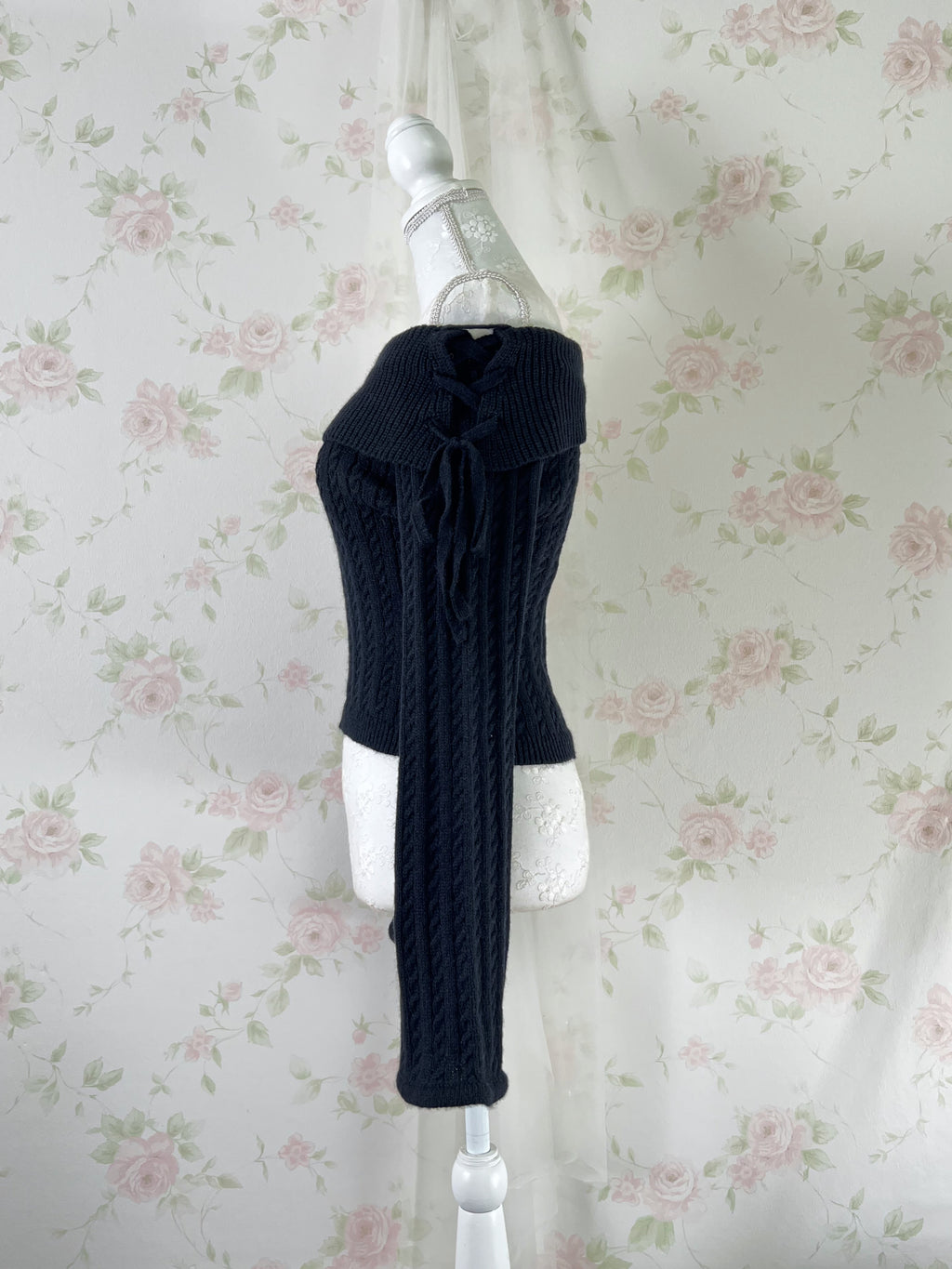 Laced Up Shoulder Sweater (Black)
