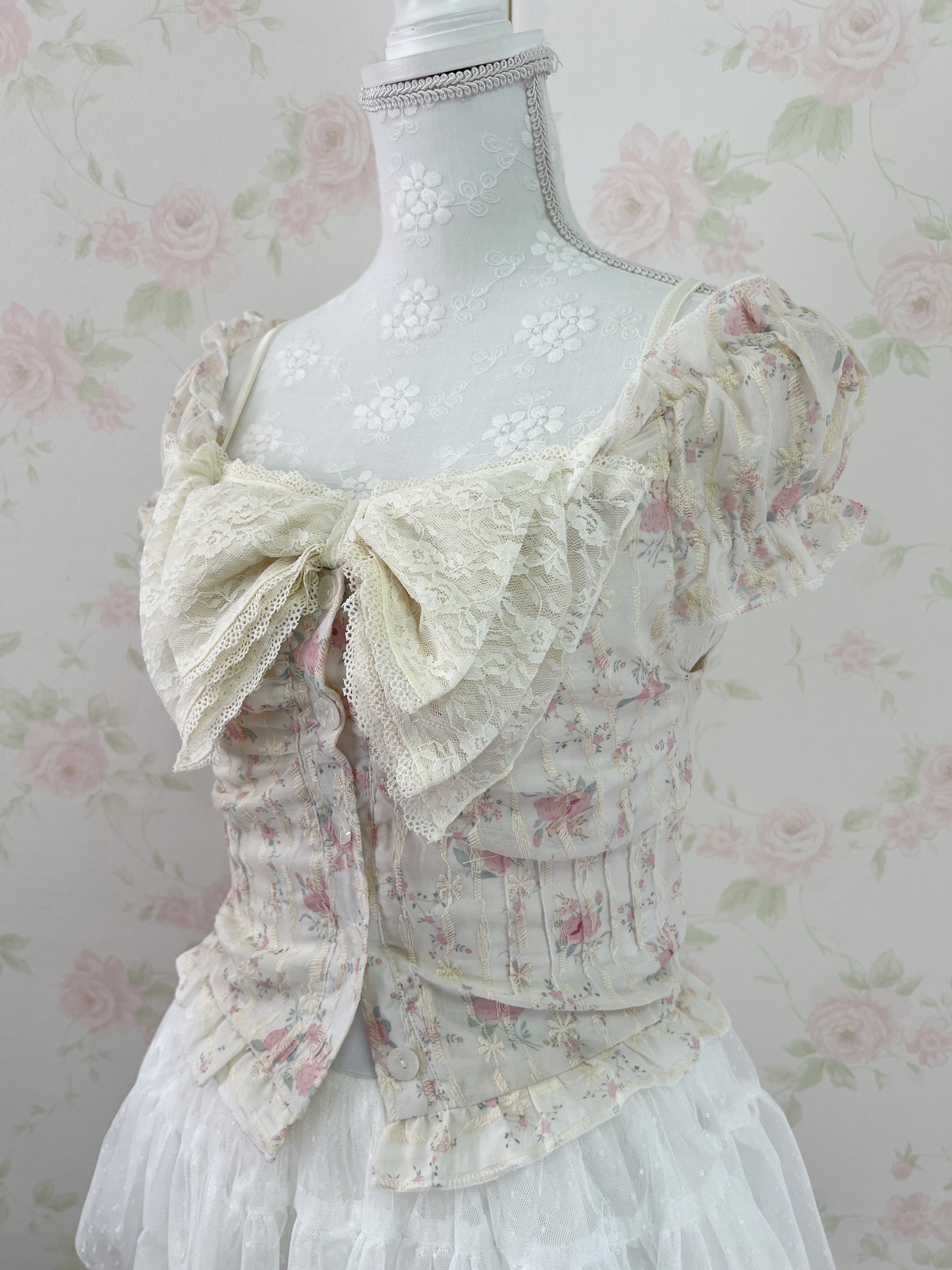 axes femme Y2K Big Bow Lace Camisole (Ivory)