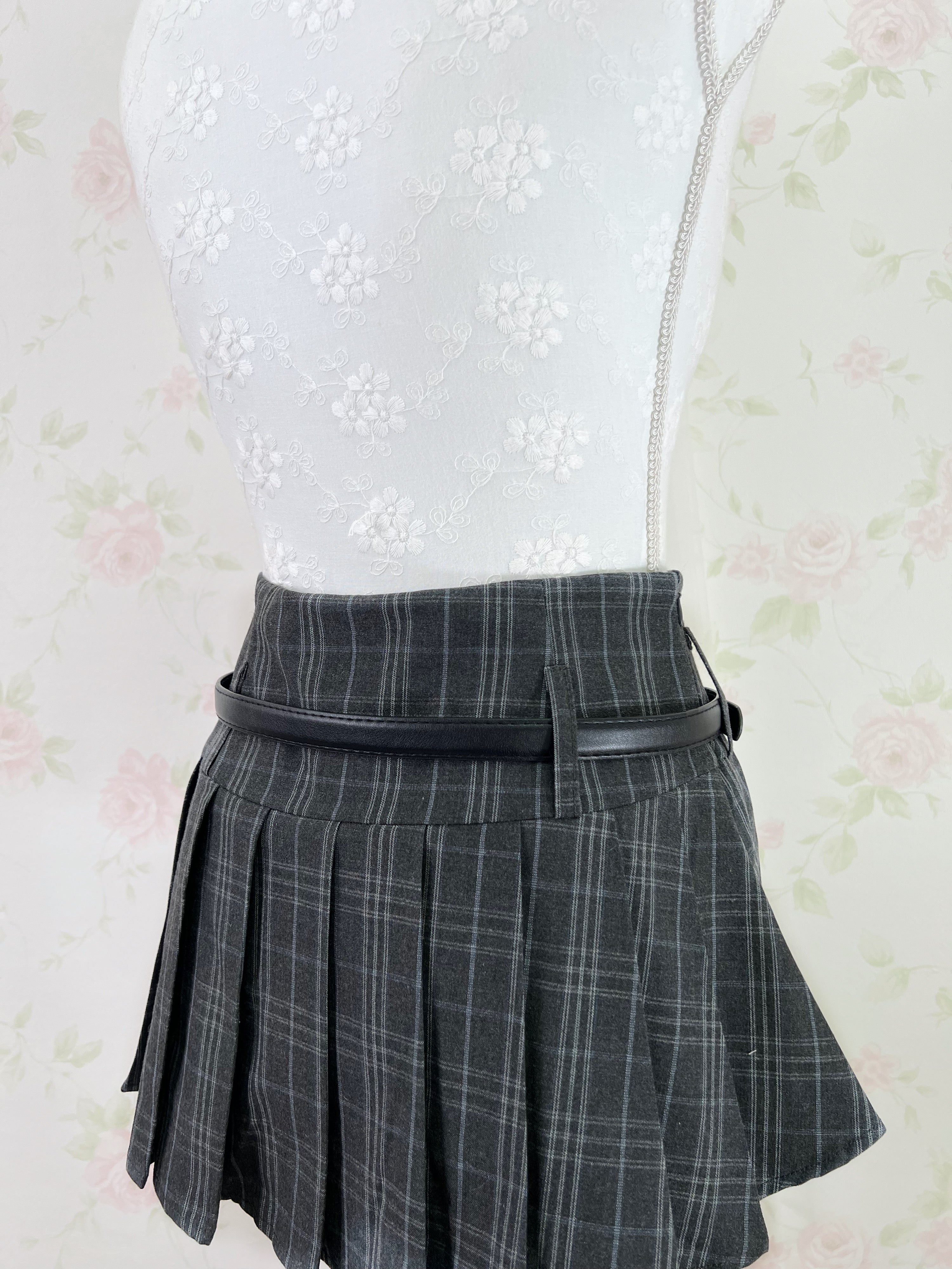 Checked Pleated Skirt With Belt (Dark Gray)