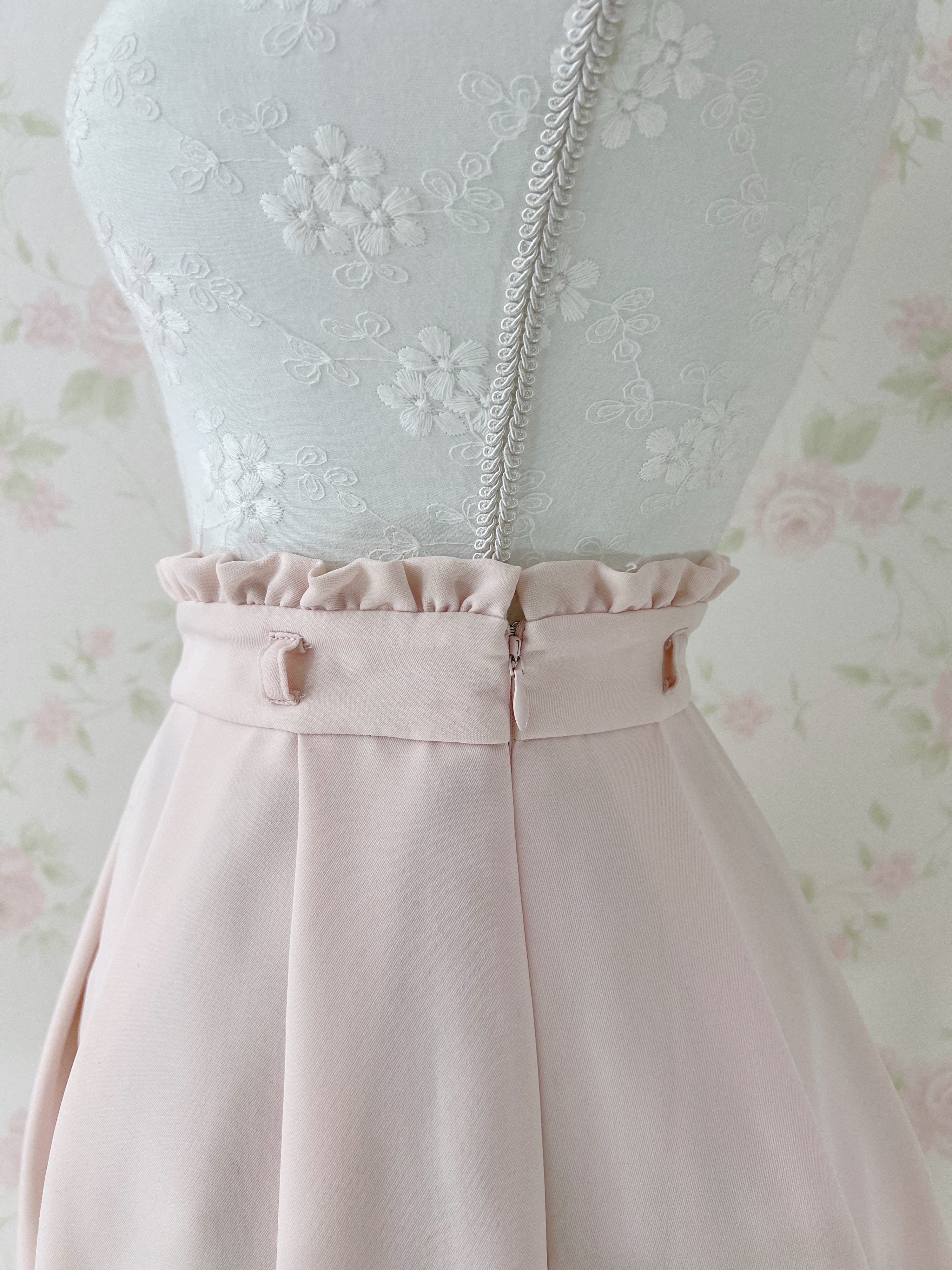 LODISPOTTO Pleated Lace Hem Skirt (Baby Pink)