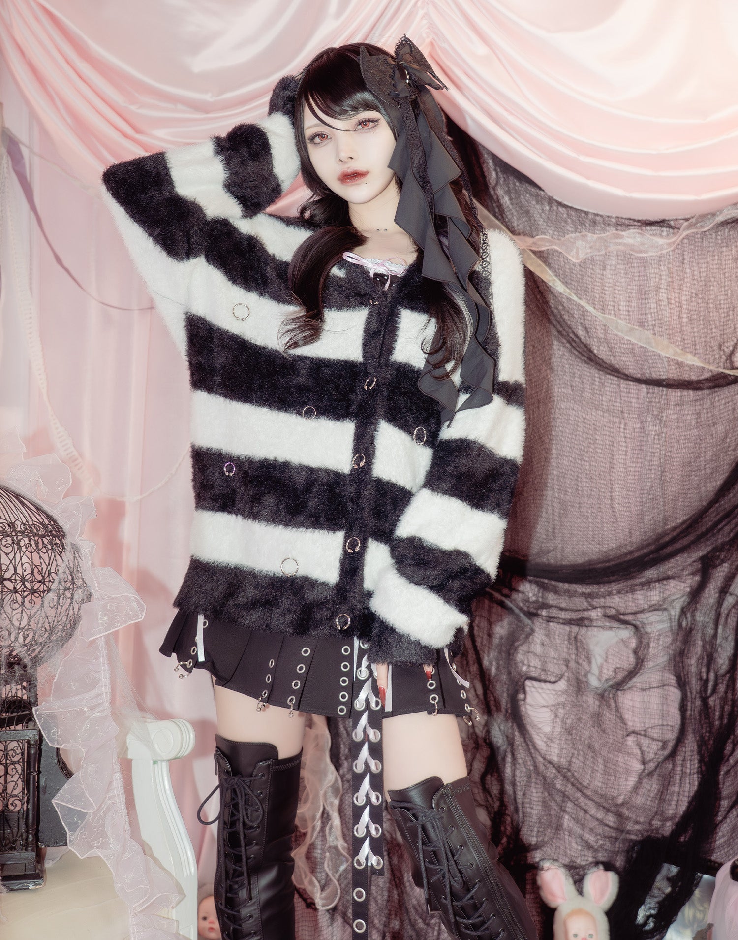 AVENCHUMU side lace up pierce pleated skirt