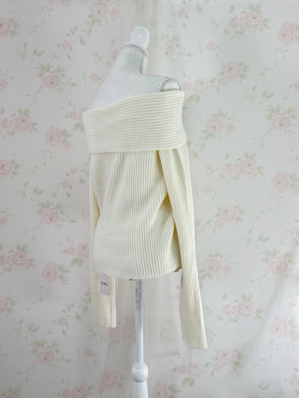 Shoujo Off Shoulder Sweater (Ivory)