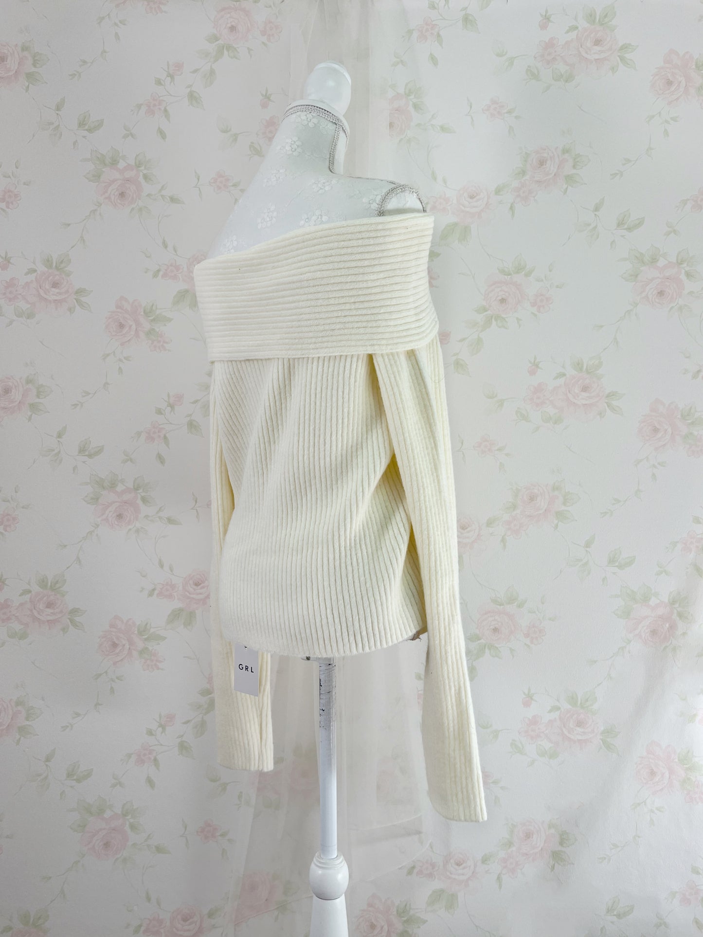 GRL Shoujo Off Shoulder Sweater (Ivory)